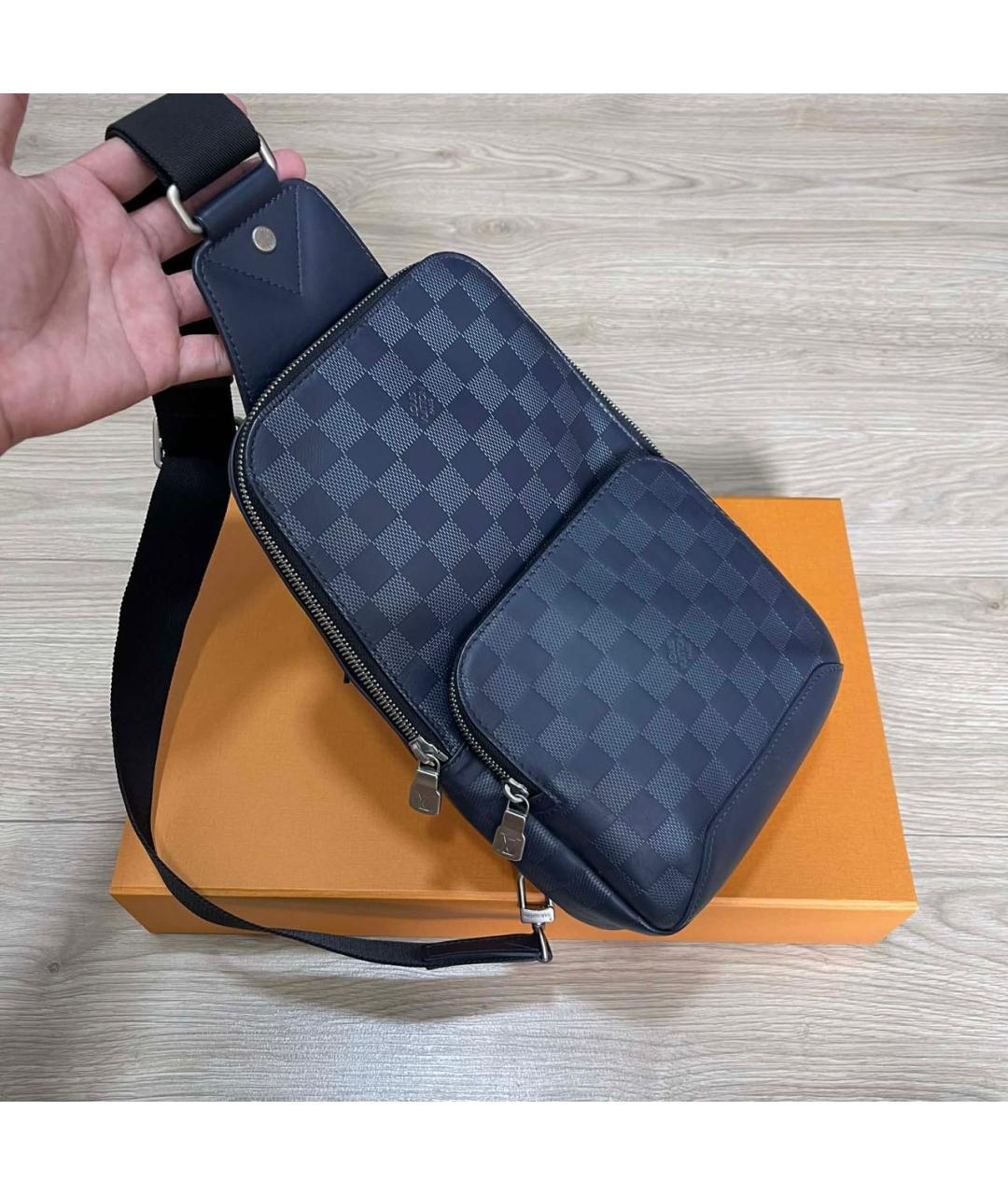 LOUIS VUITTON Темно-синяя сумка на плечо, фото 2