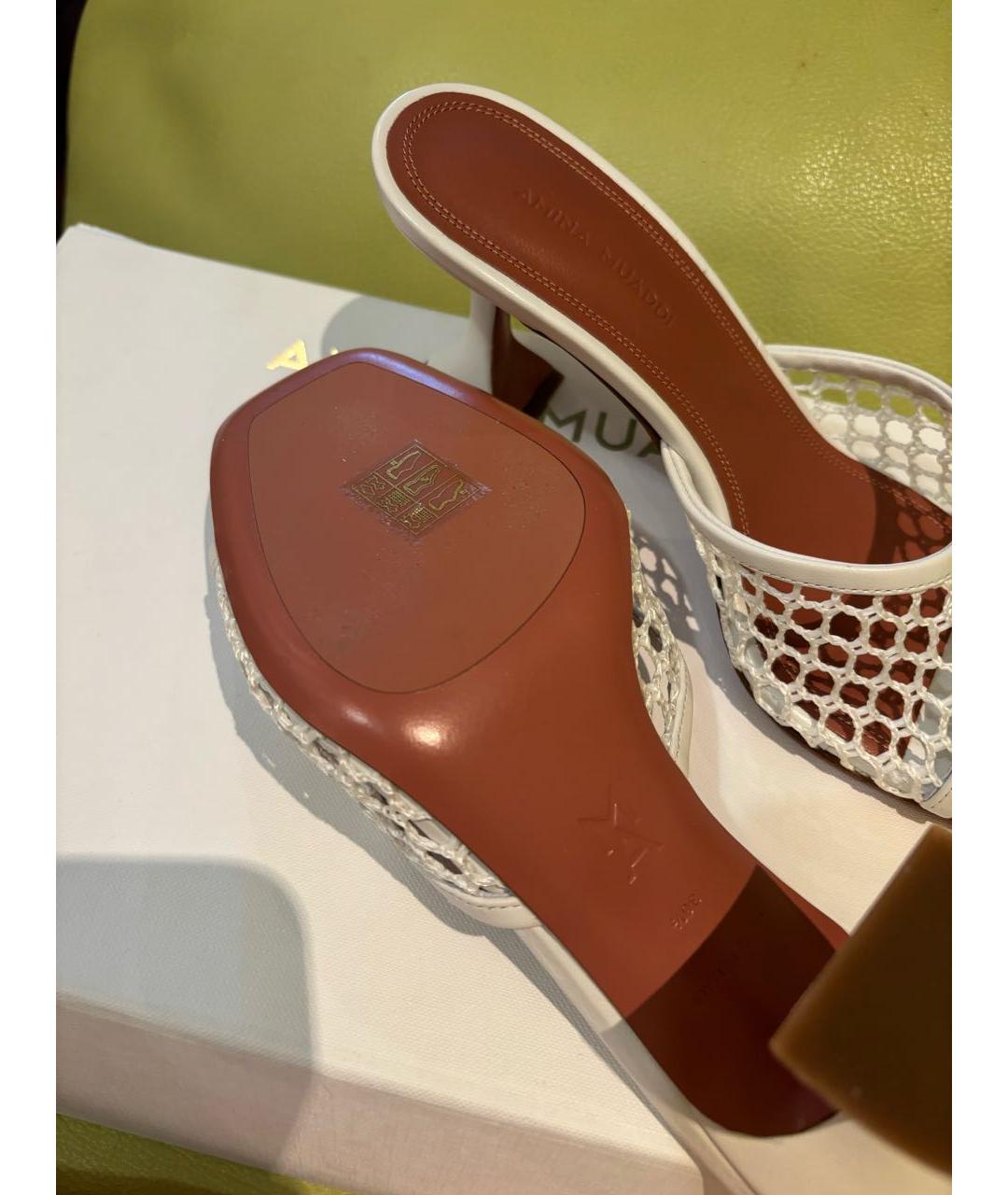 Amina Muaddi Белые кожаные мюли, фото 3