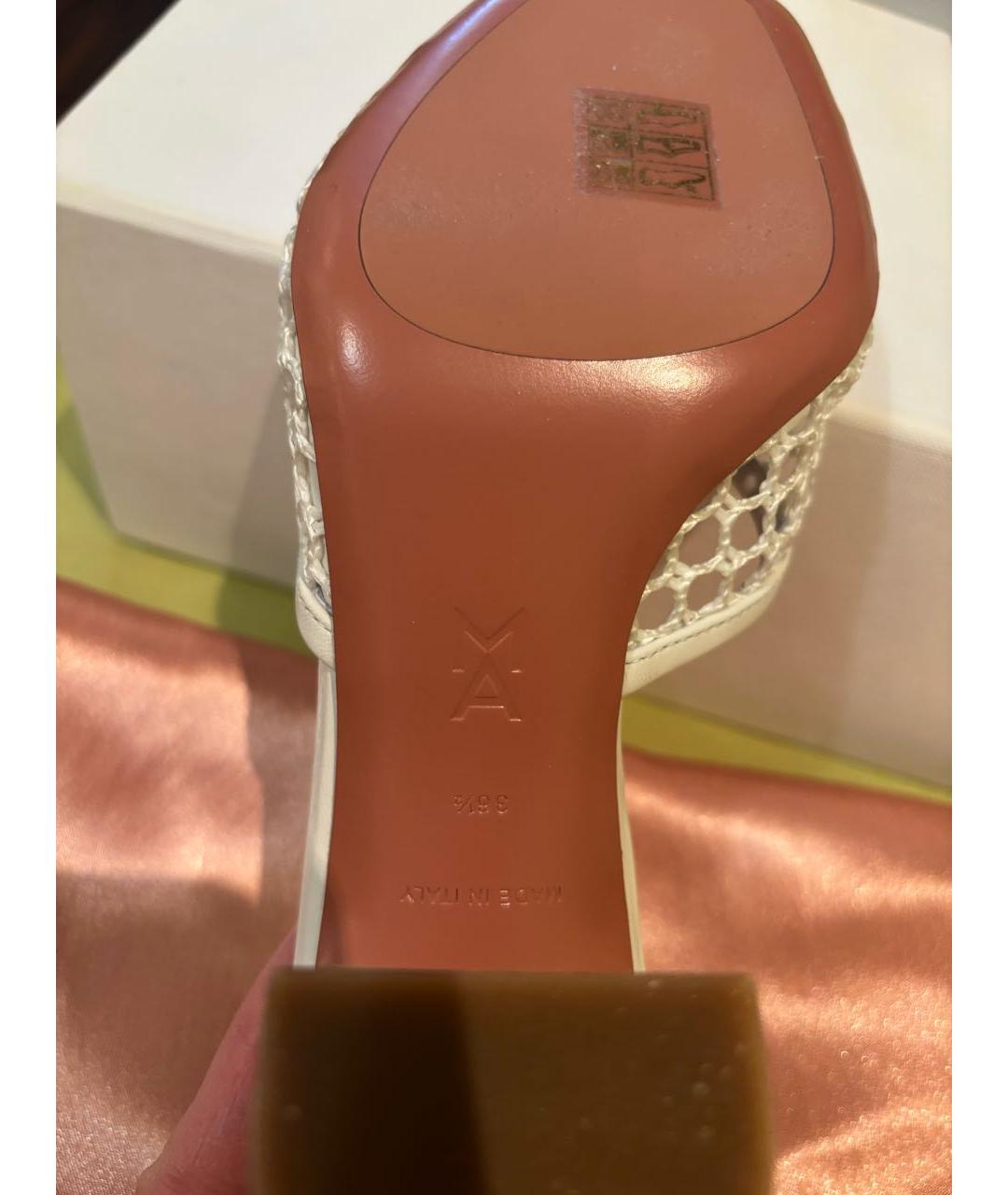 Amina Muaddi Белые кожаные мюли, фото 4