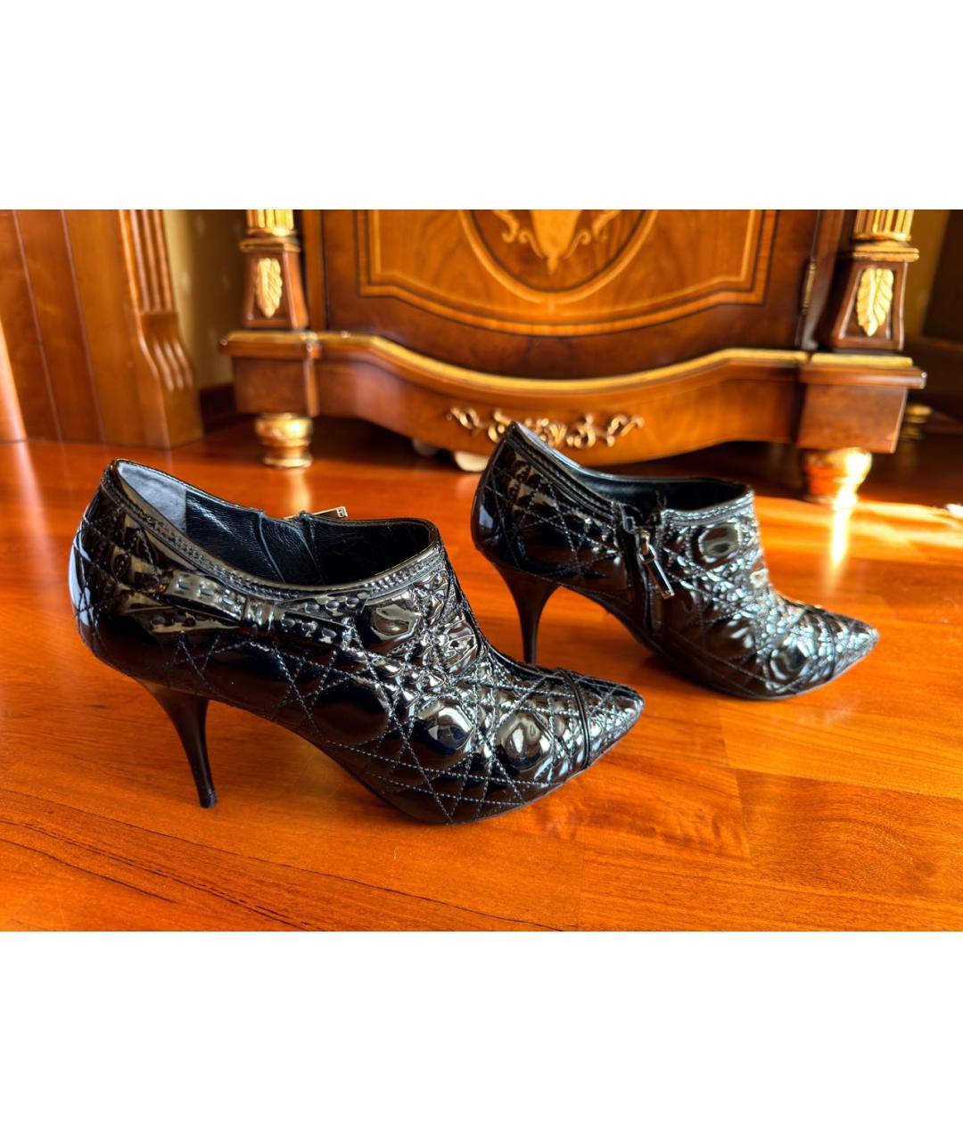 CHRISTIAN DIOR Черные ботильоны из лакированной кожи, фото 5