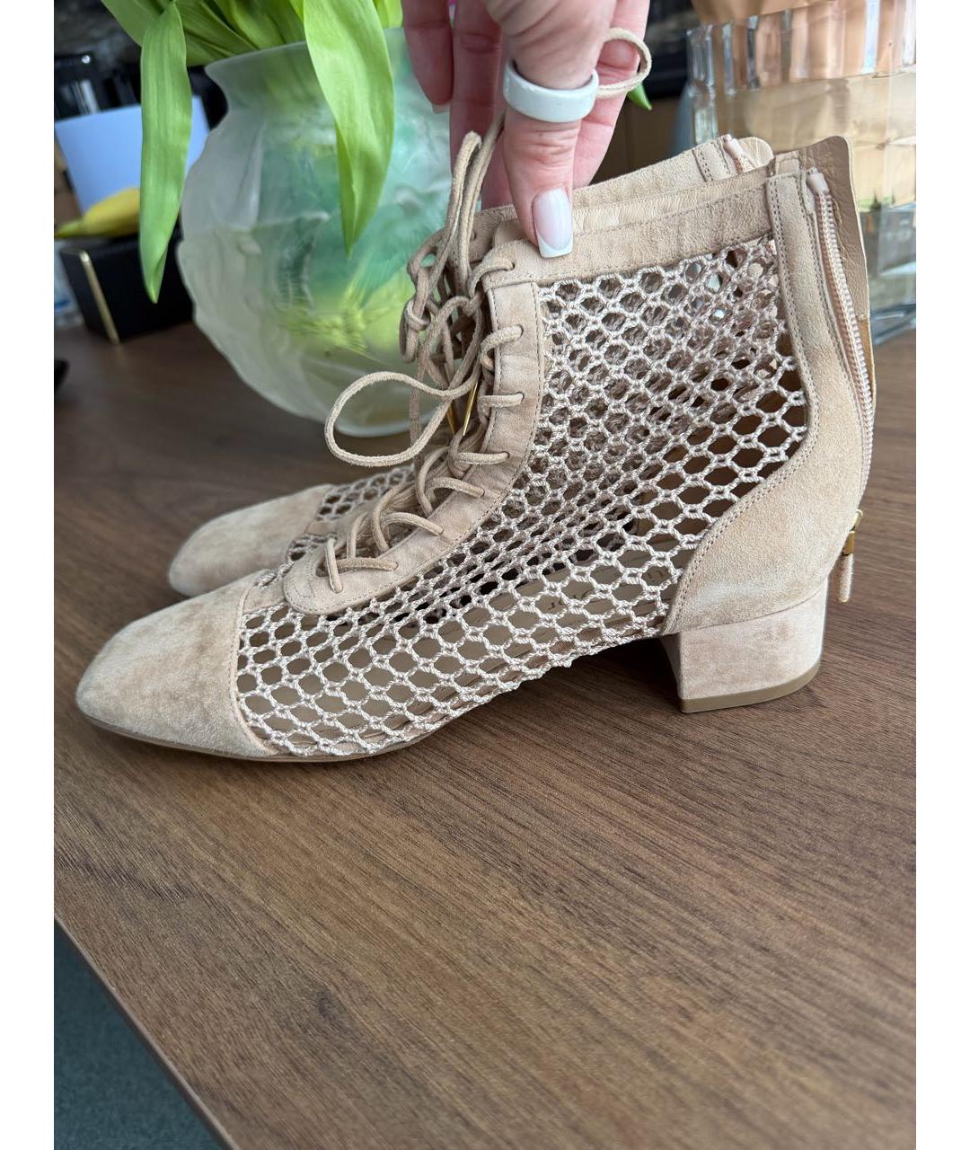 CHRISTIAN DIOR Бежевые замшевые ботильоны, фото 2