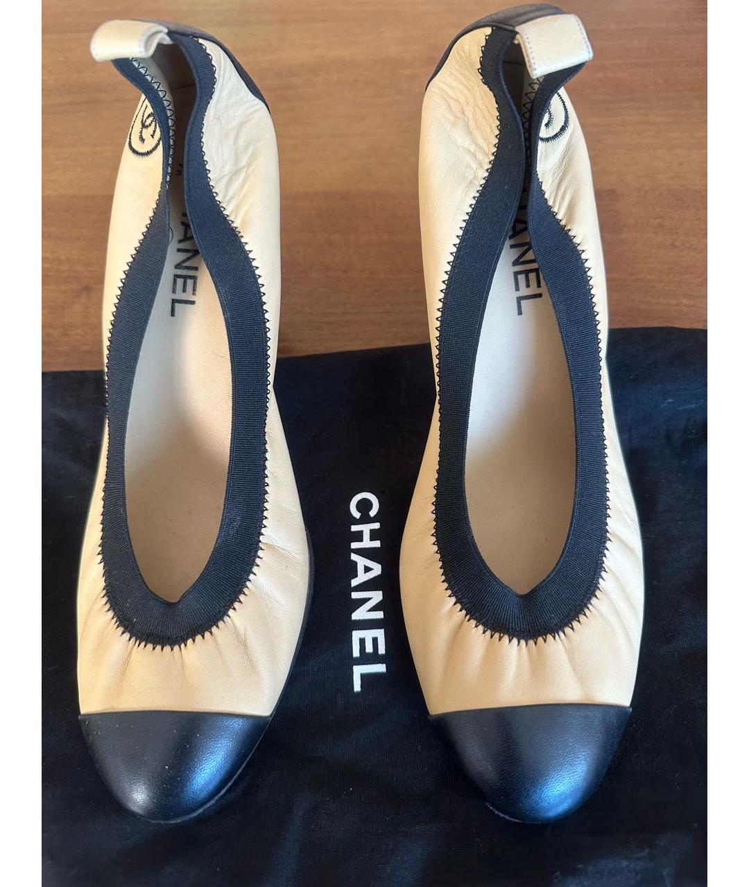 CHANEL Бежевые кожаные туфли, фото 2