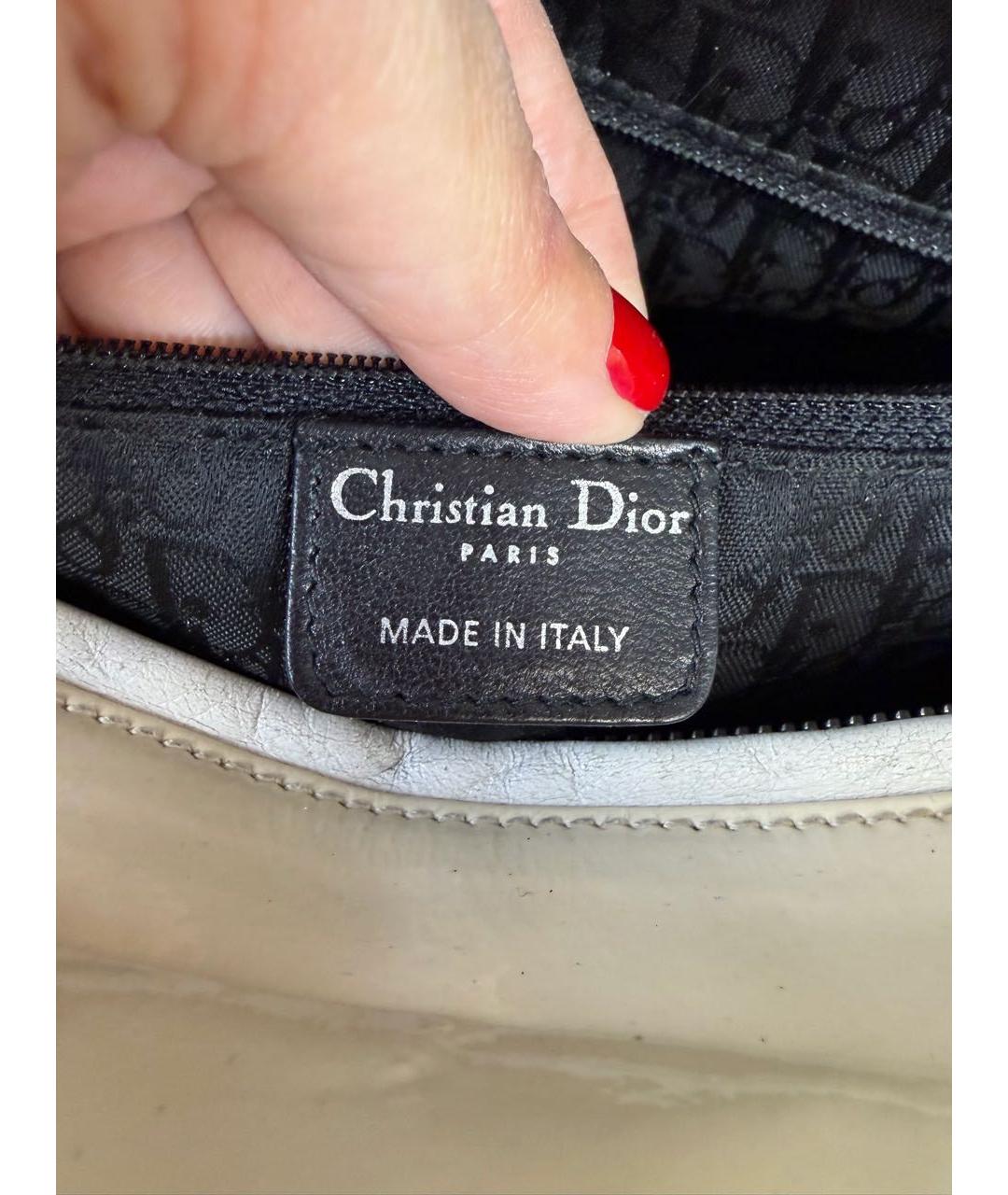 CHRISTIAN DIOR Белая сумка с короткими ручками из лакированной кожи, фото 8