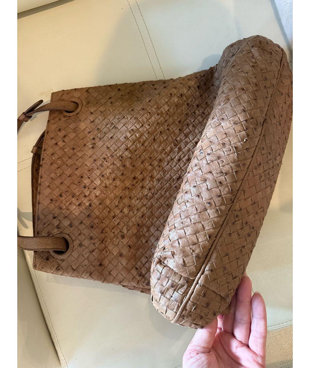 BOTTEGA VENETA Коричневая сумка с короткими ручками из экзотической кожи, фото 3