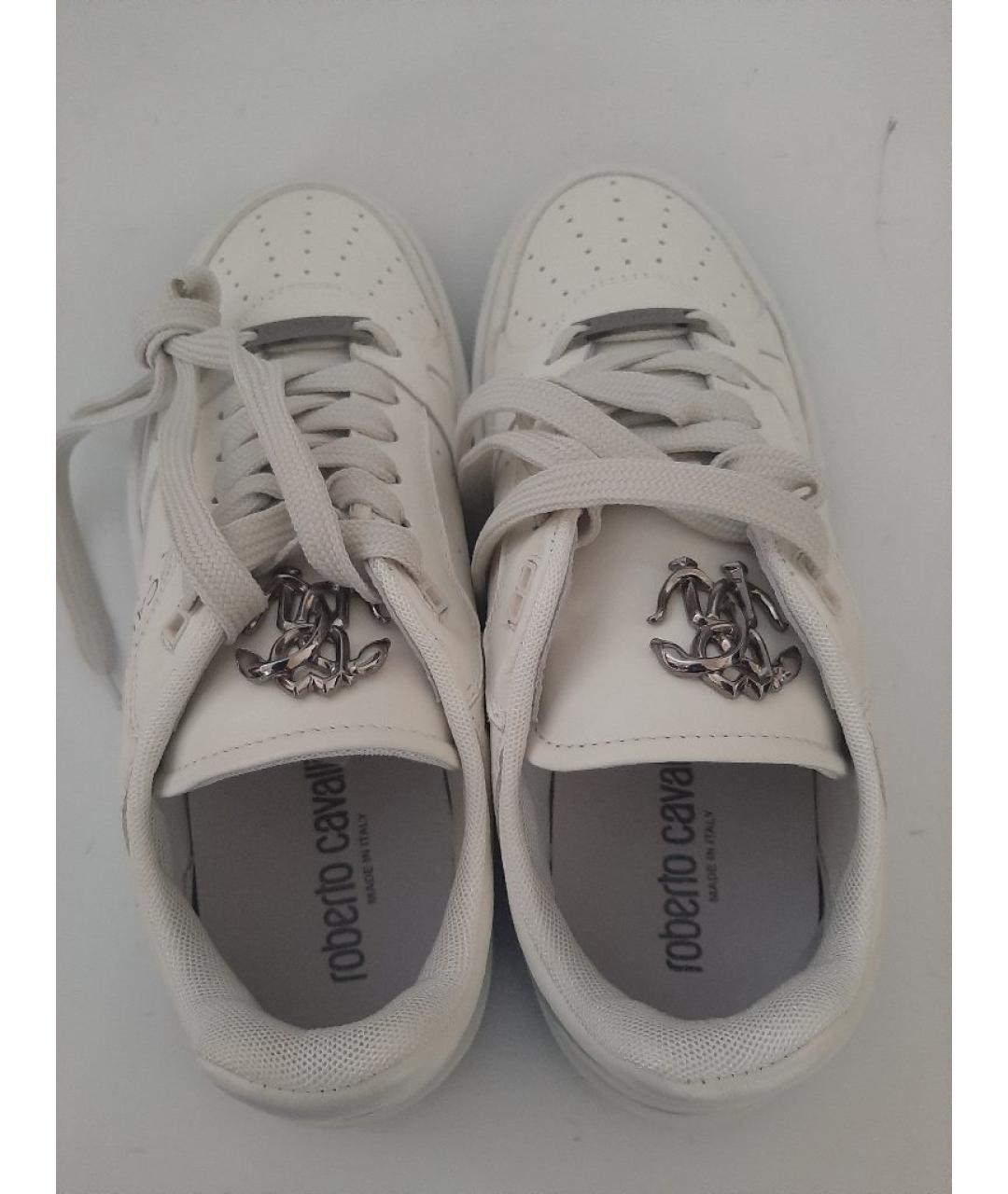 ROBERTO CAVALLI Белые кожаные низкие кроссовки / кеды, фото 3
