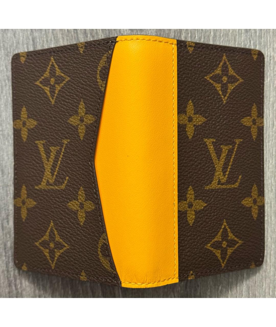 LOUIS VUITTON Коричневый кардхолдер, фото 3