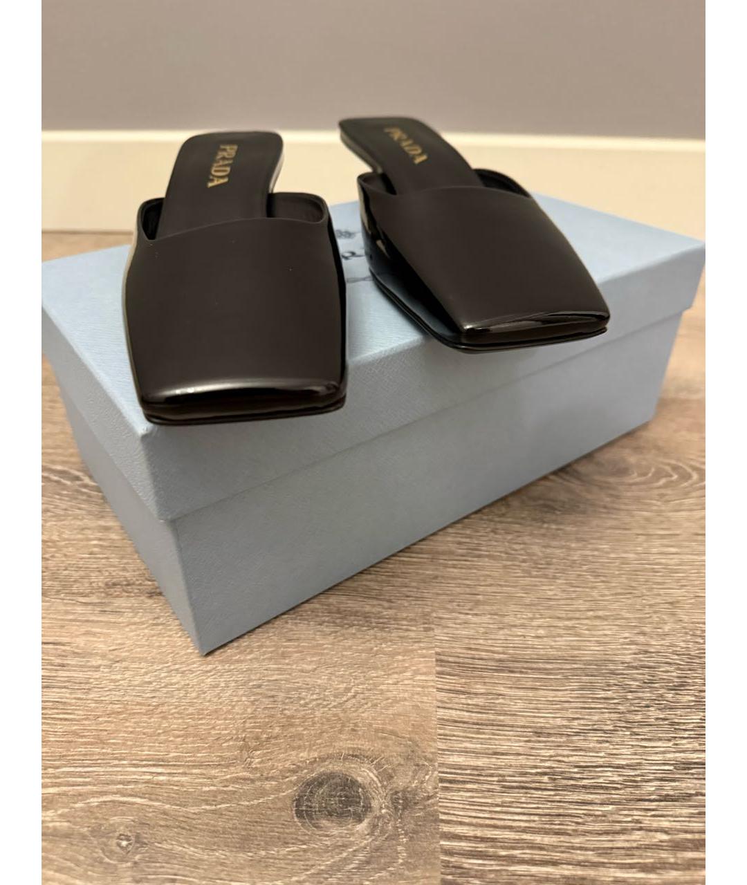 PRADA Черные мюли из лакированной кожи, фото 2