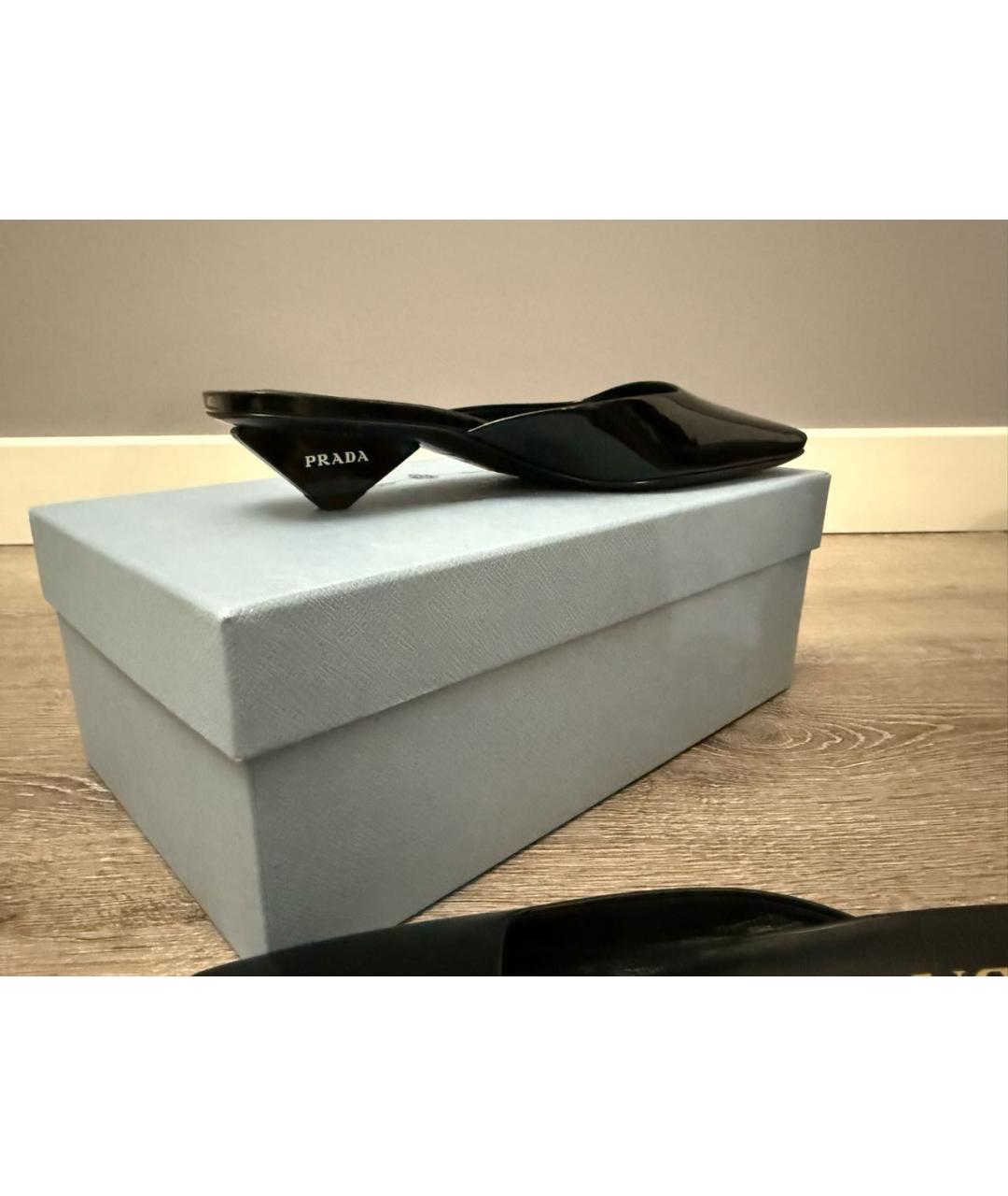 PRADA Черные мюли из лакированной кожи, фото 7
