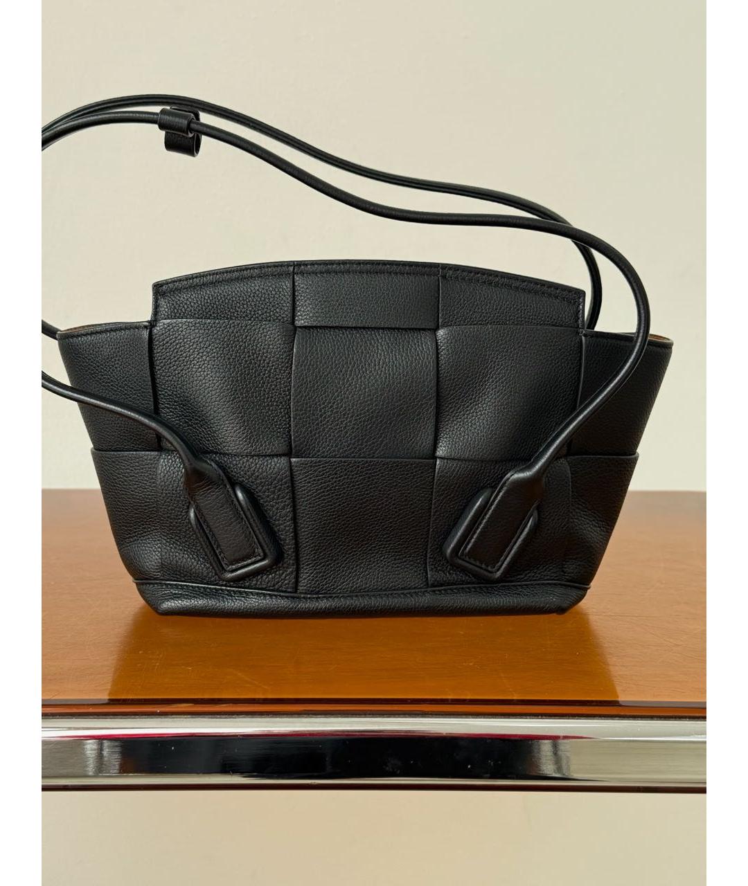 BOTTEGA VENETA Черная кожаная сумка с короткими ручками, фото 4