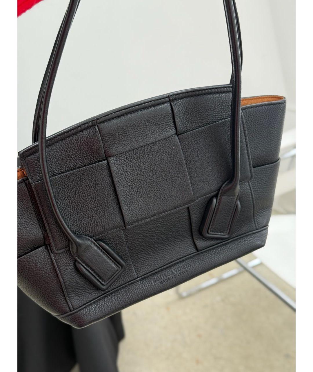 BOTTEGA VENETA Черная кожаная сумка с короткими ручками, фото 8