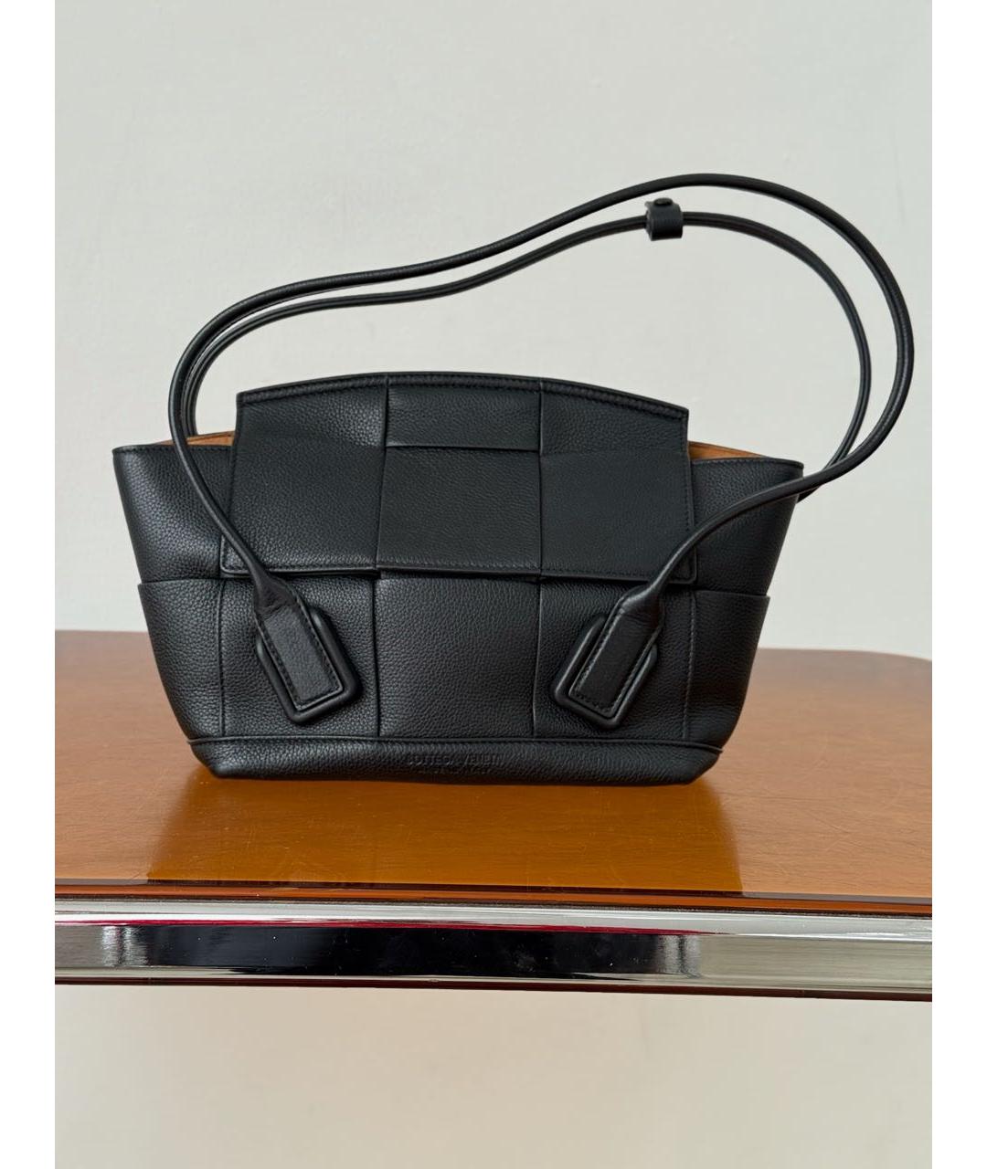 BOTTEGA VENETA Черная кожаная сумка с короткими ручками, фото 9