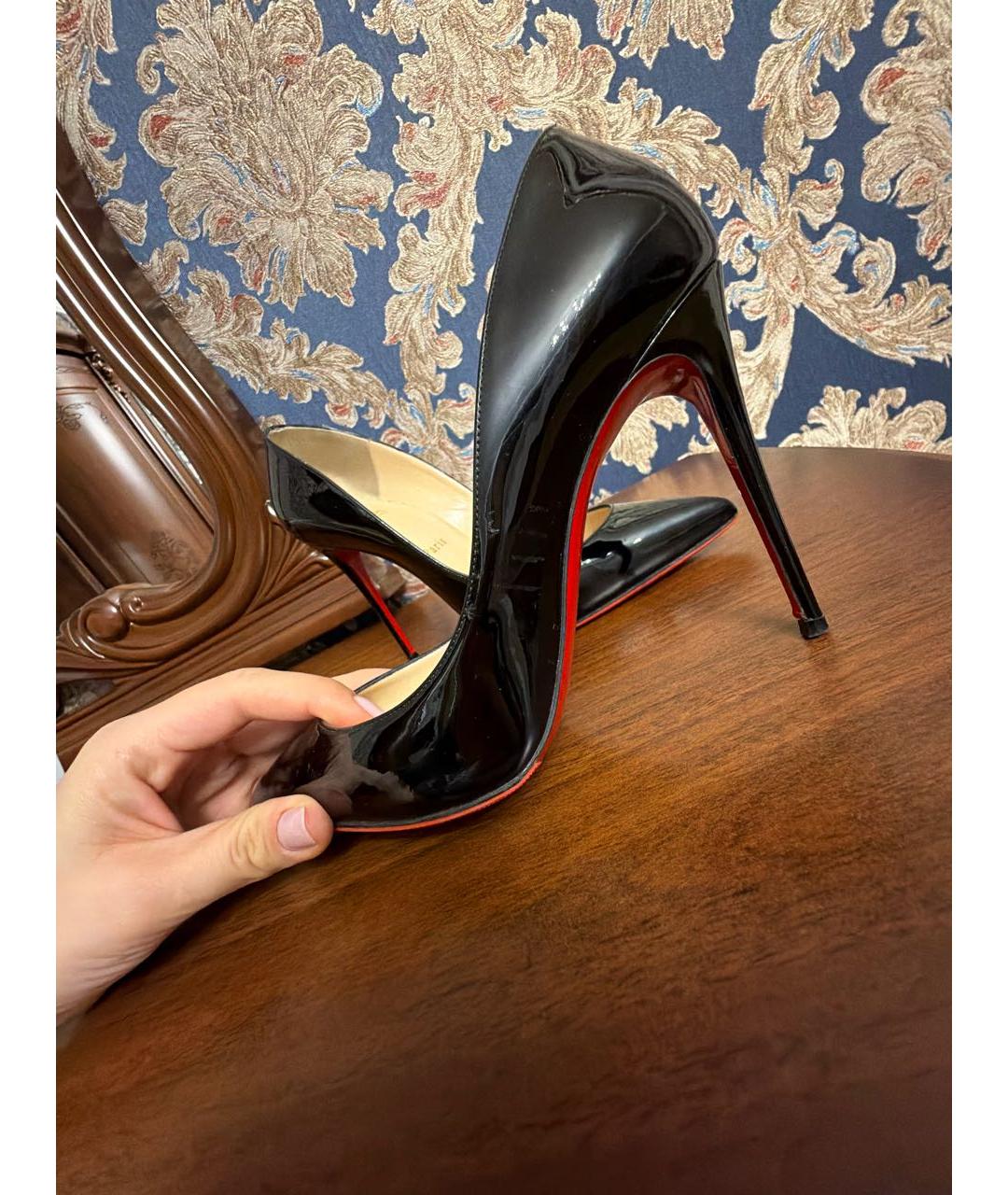 CHRISTIAN LOUBOUTIN Черные туфли из лакированной кожи, фото 6