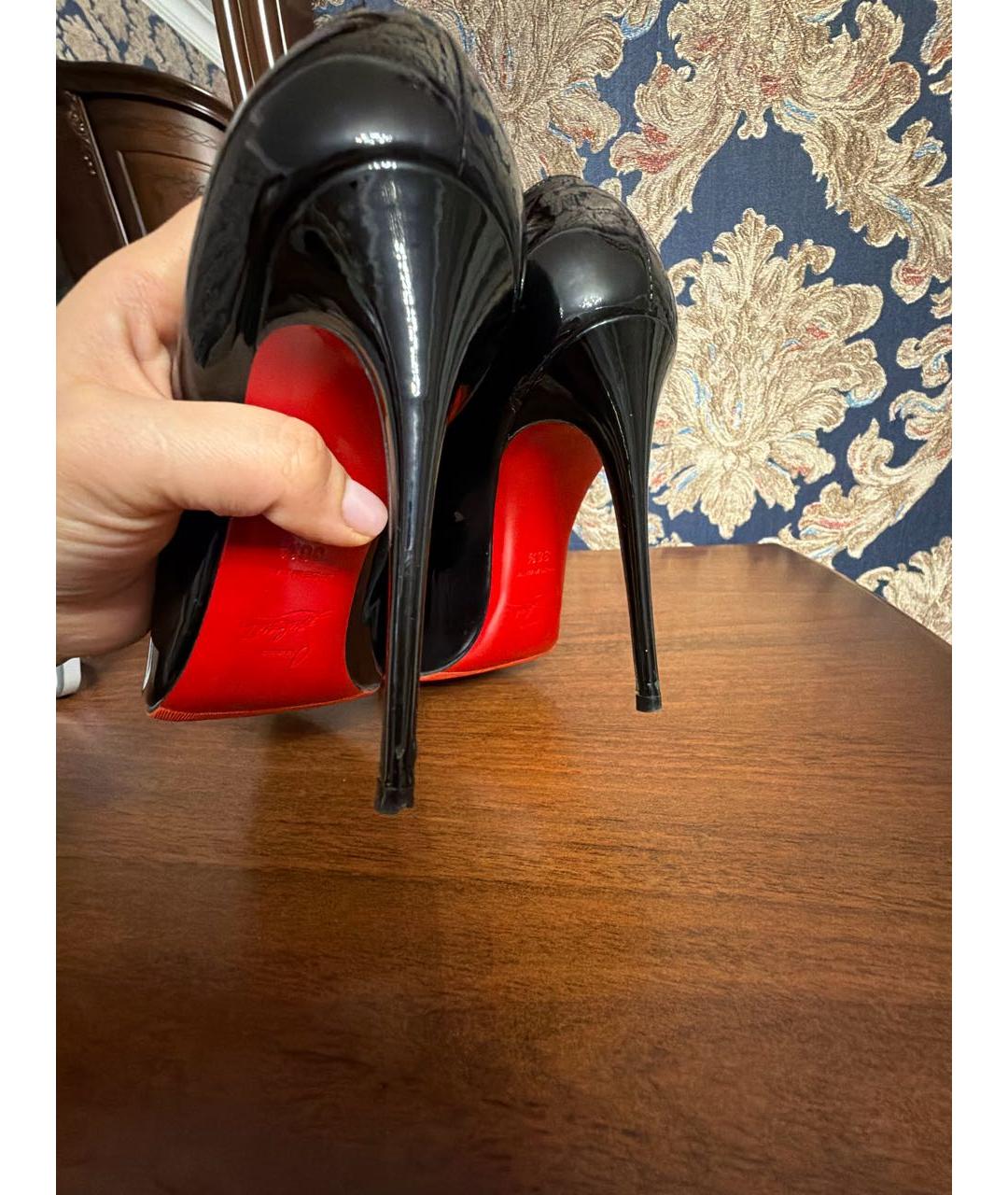 CHRISTIAN LOUBOUTIN Черные туфли из лакированной кожи, фото 7