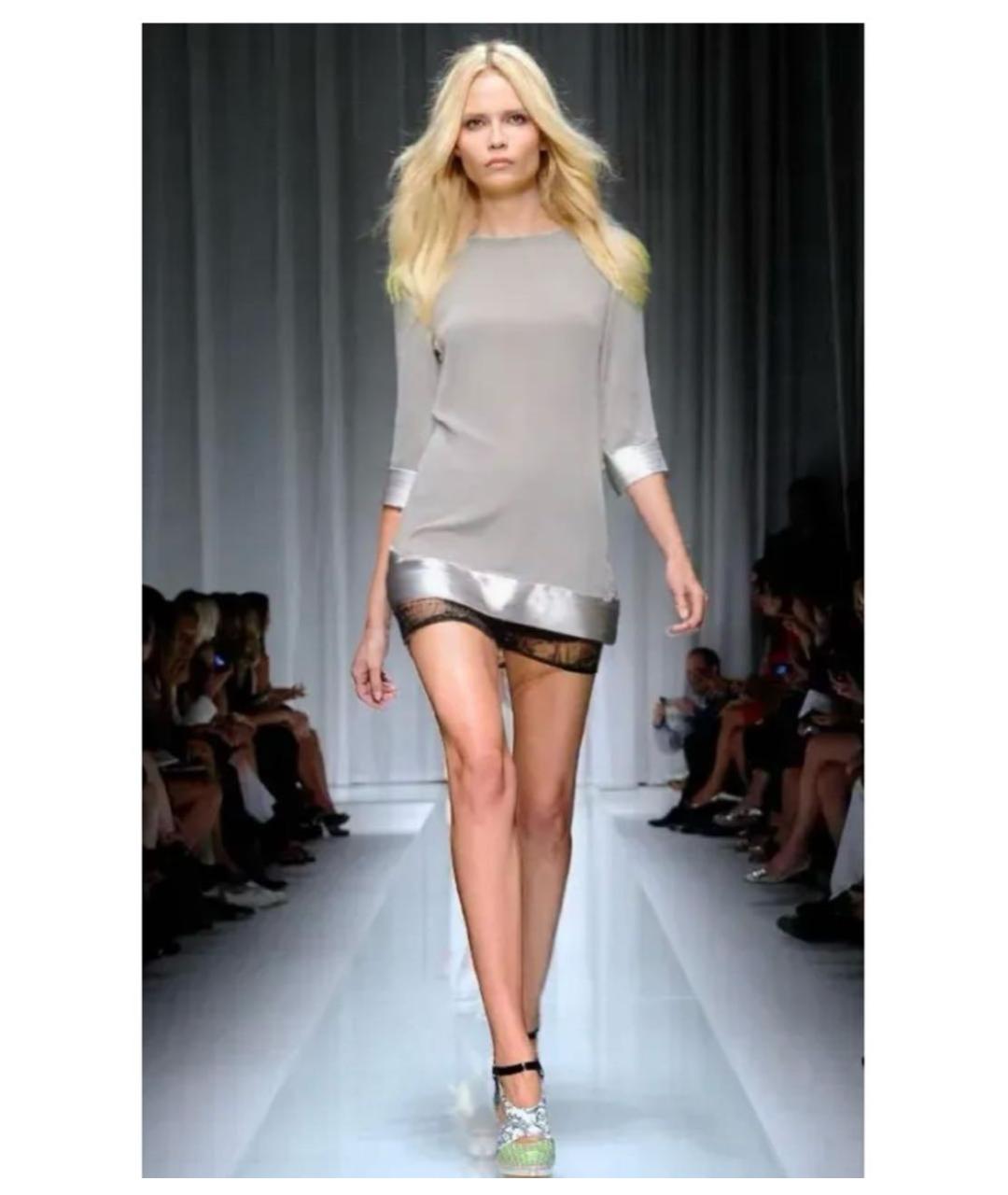 BURBERRY Серое шелковое повседневное платье, фото 2