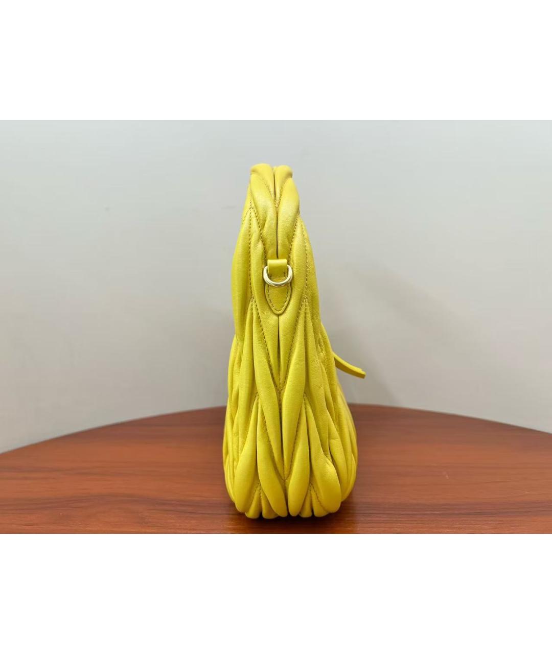 MIU MIU Желтая кожаная сумка с короткими ручками, фото 5