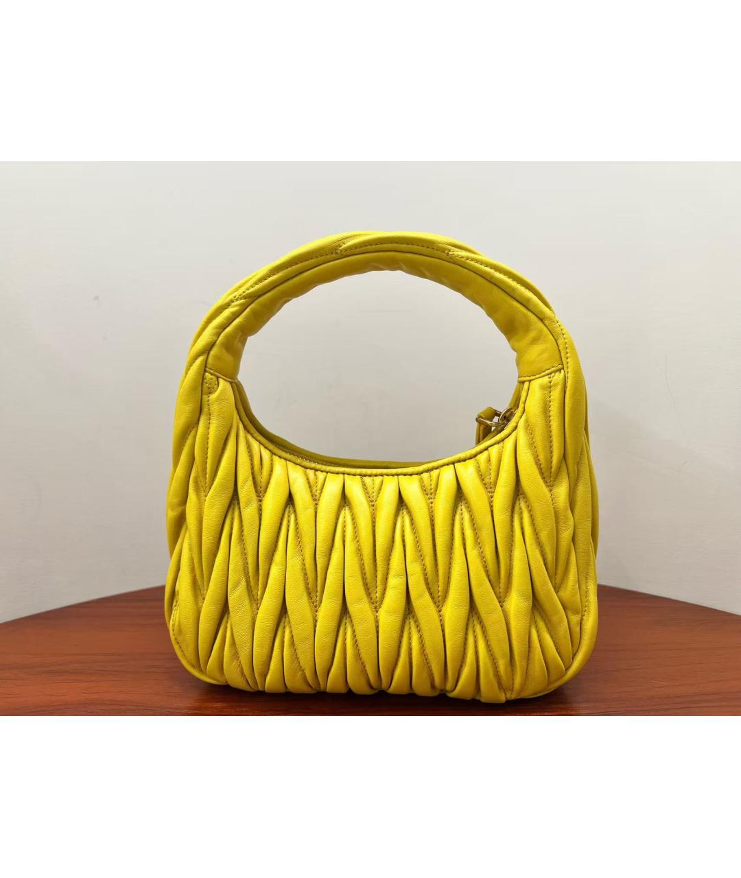 MIU MIU Желтая кожаная сумка с короткими ручками, фото 4