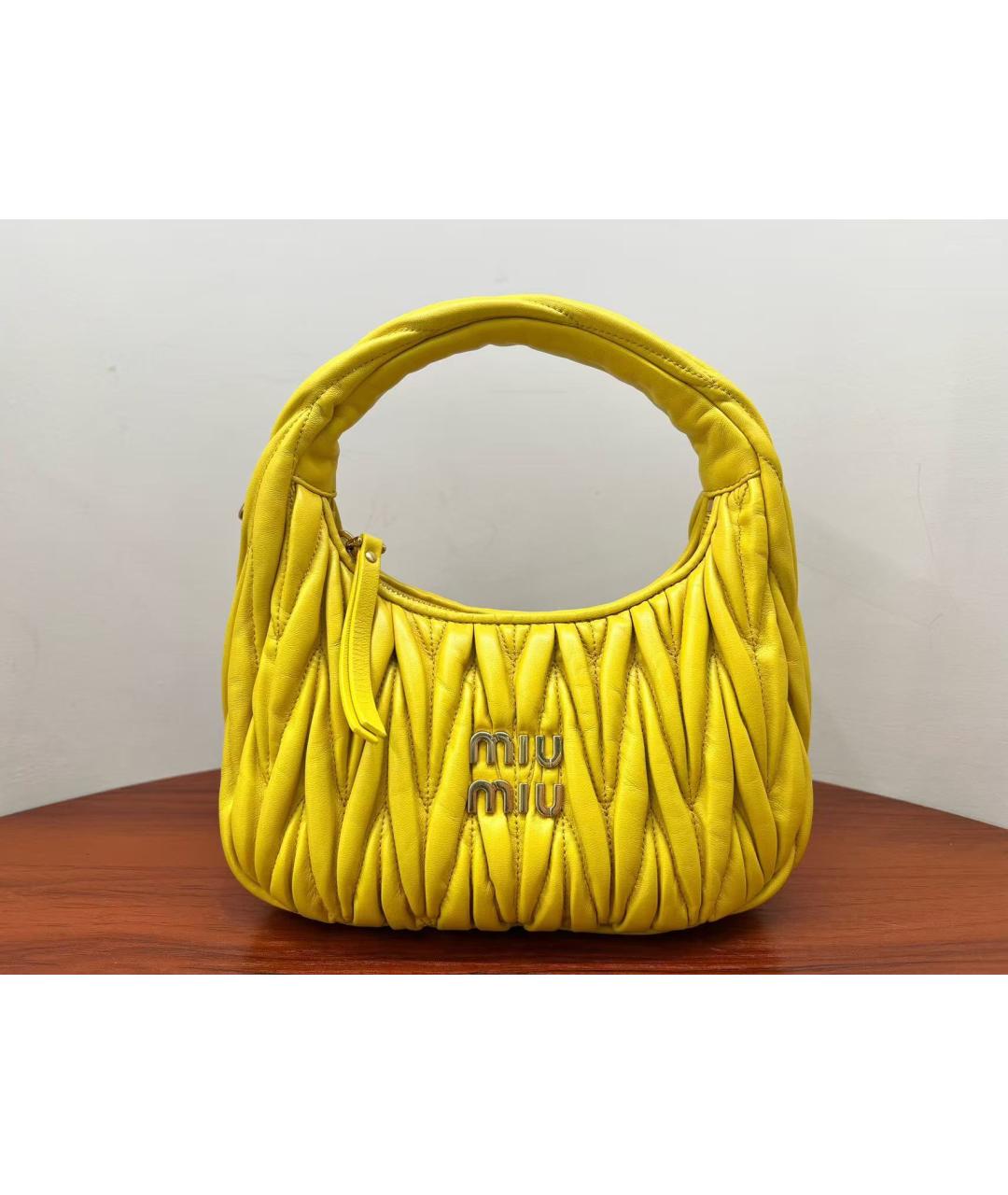 MIU MIU Желтая кожаная сумка с короткими ручками, фото 2