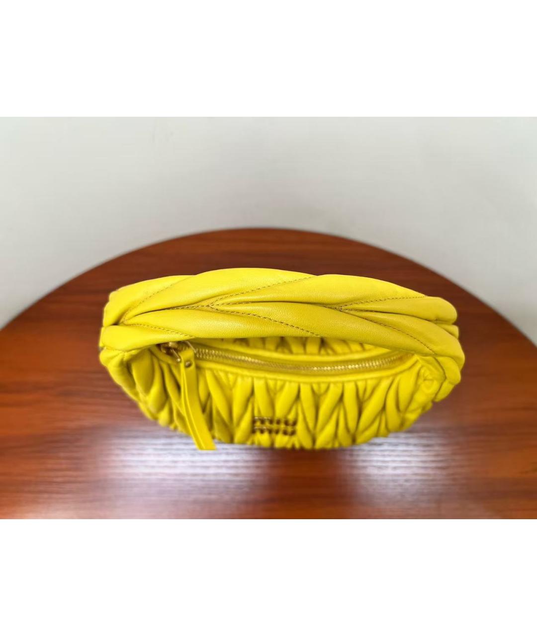 MIU MIU Желтая кожаная сумка с короткими ручками, фото 7