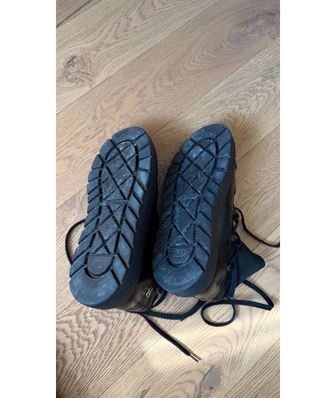 CHANEL Черные полусапоги из лакированной кожи, фото 8