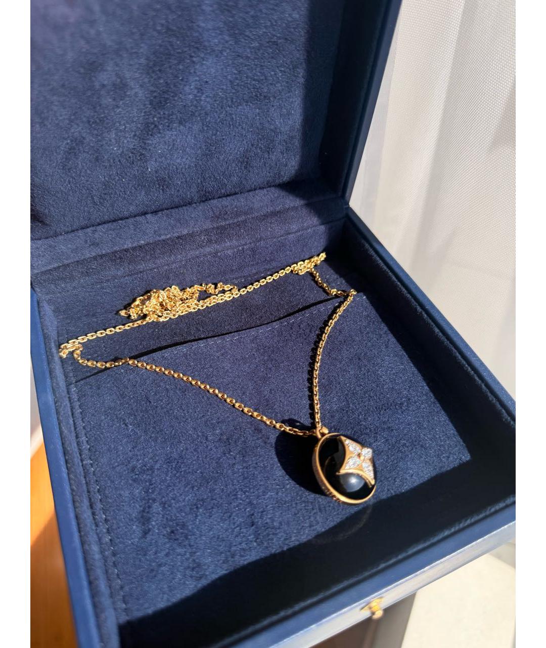 LOUIS VUITTON Черный кулон из желтого золота, фото 3