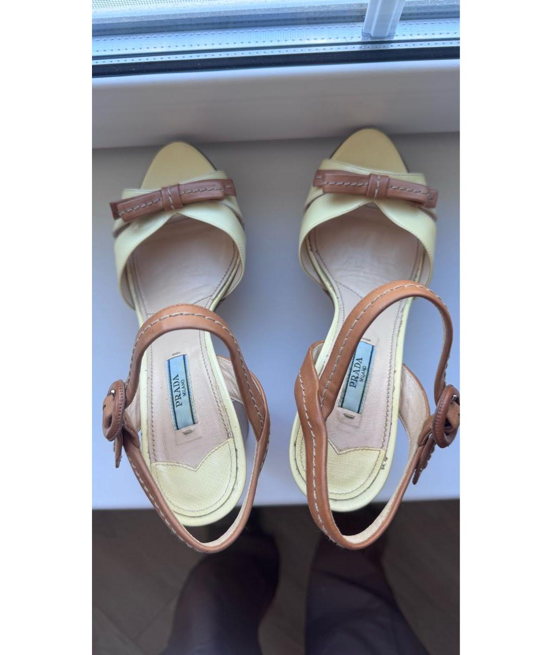 PRADA Бежевые кожаные босоножки, фото 3