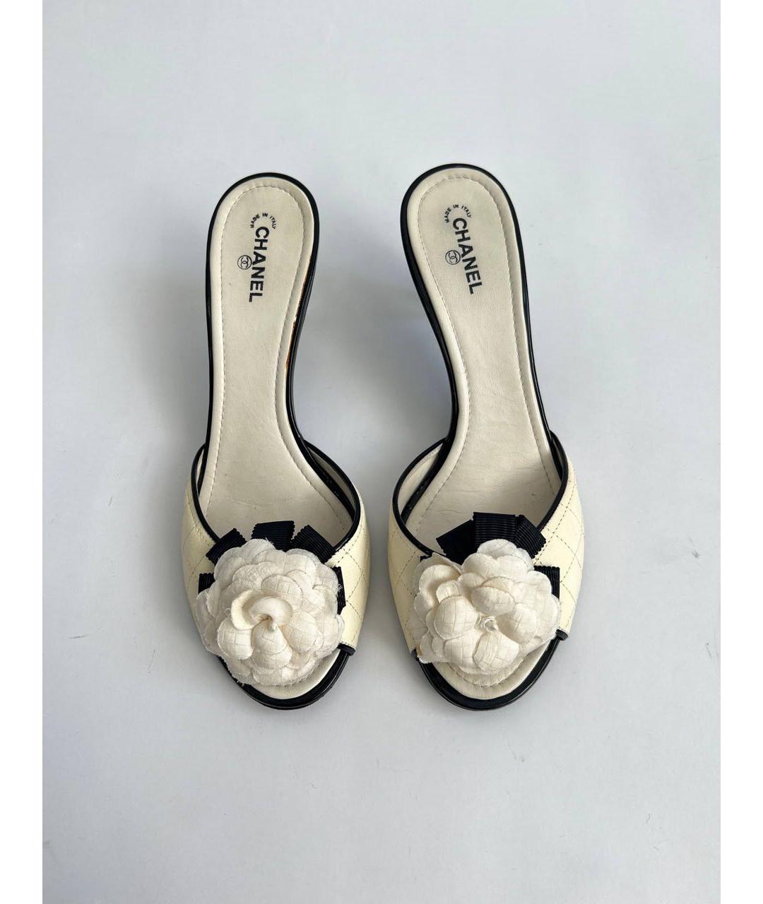 CHANEL Белые кожаные мюли, фото 3