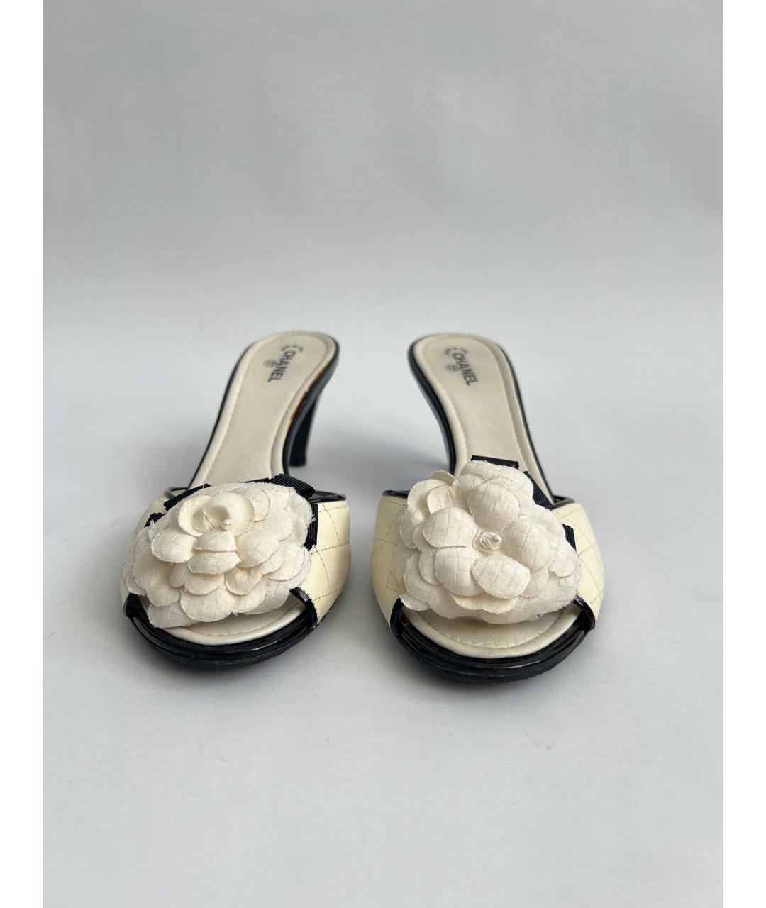 CHANEL Белые кожаные мюли, фото 2