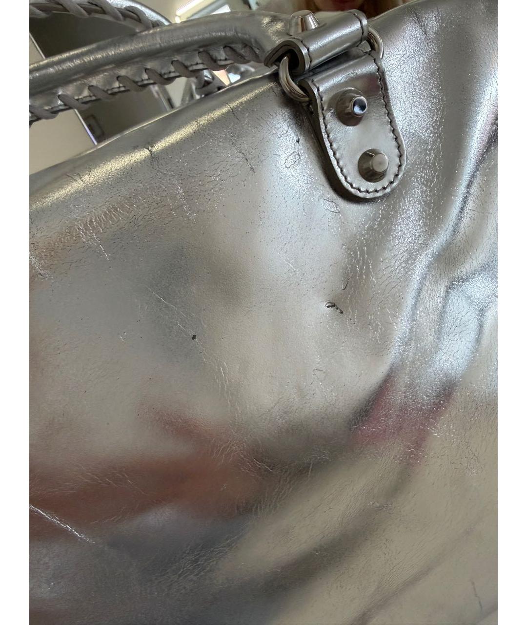 BALENCIAGA Серебряная кожаная сумка с короткими ручками, фото 3