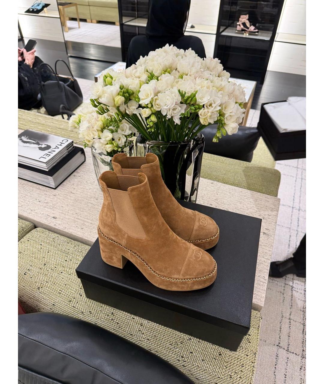 CHANEL Бежевые замшевые ботильоны, фото 7