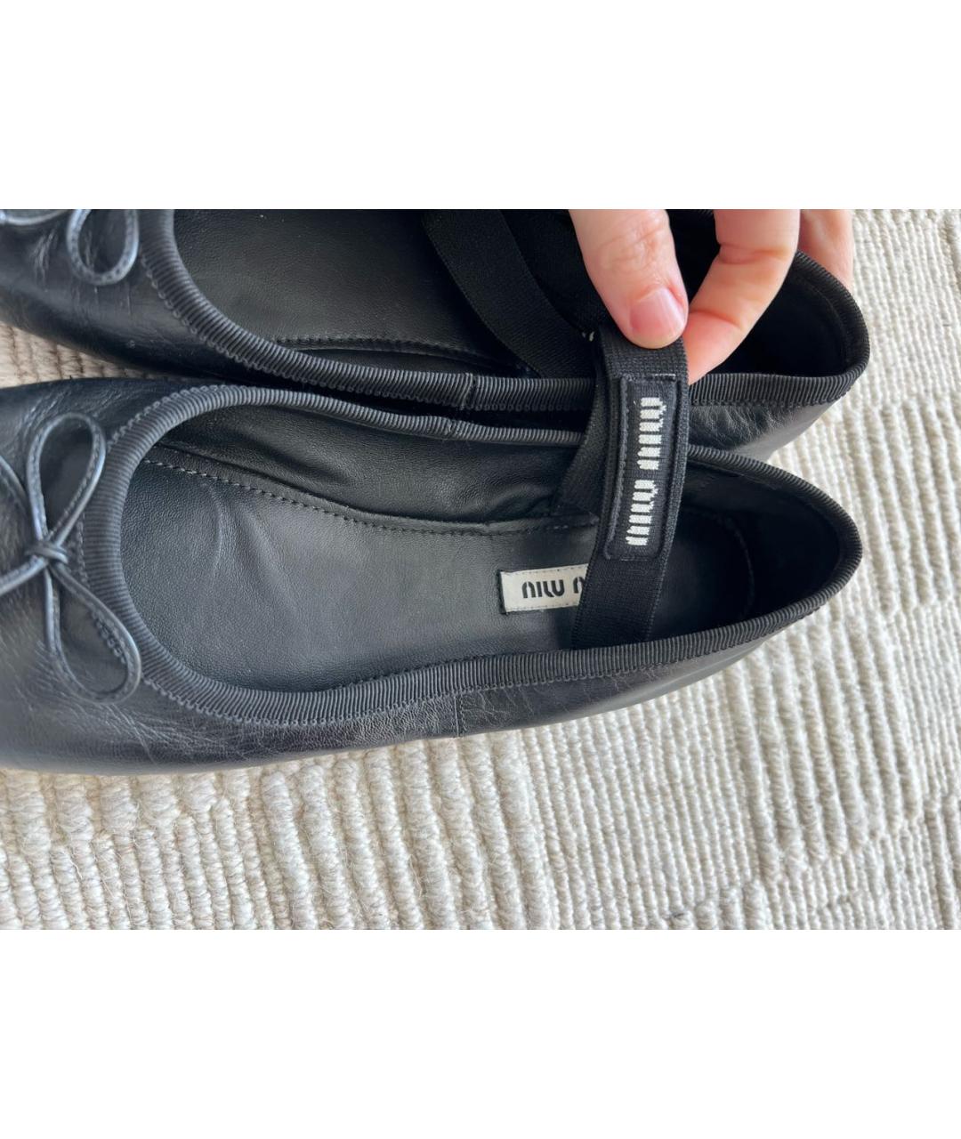 MIU MIU Антрацитовые кожаные балетки, фото 3