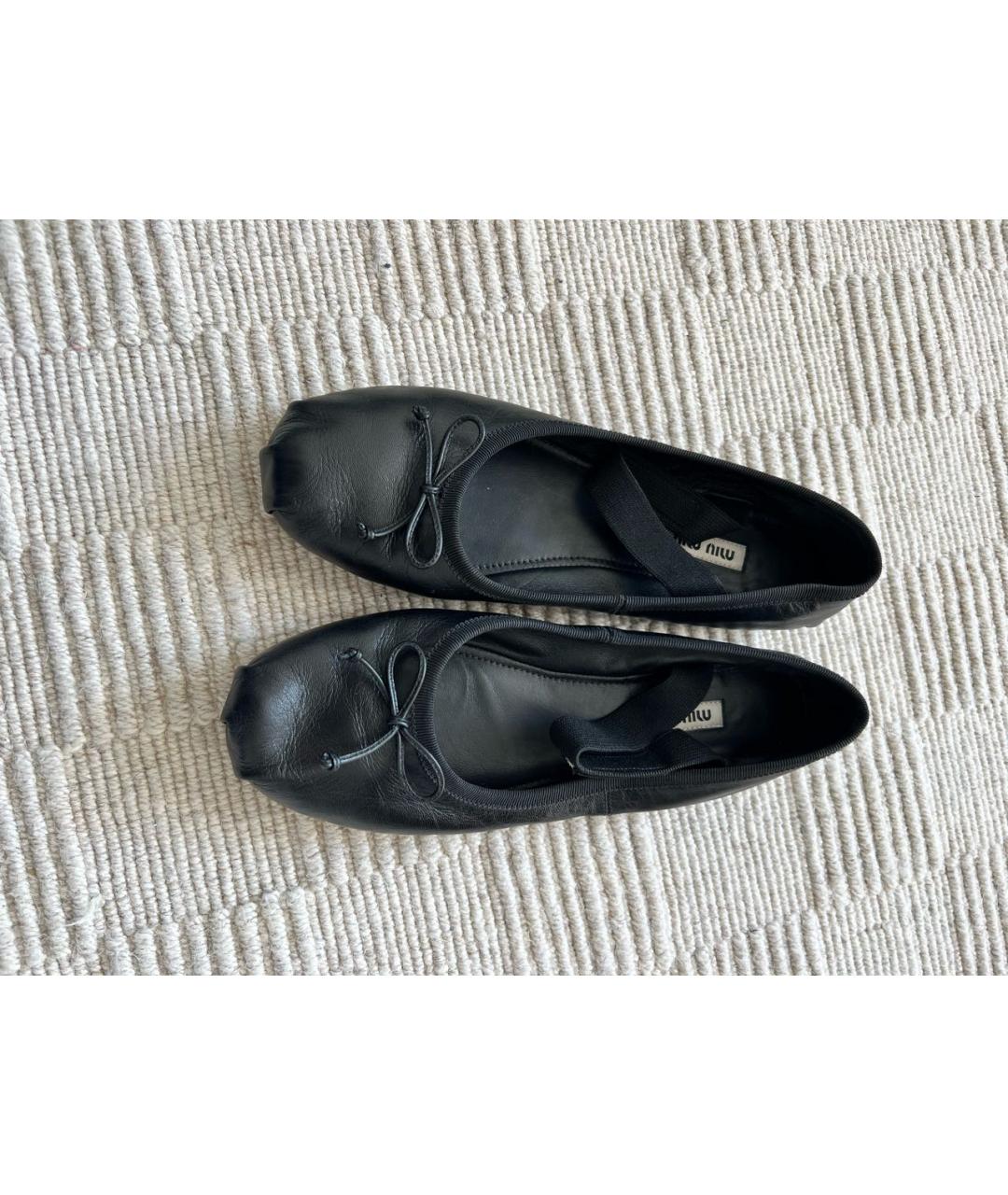 MIU MIU Антрацитовые кожаные балетки, фото 2