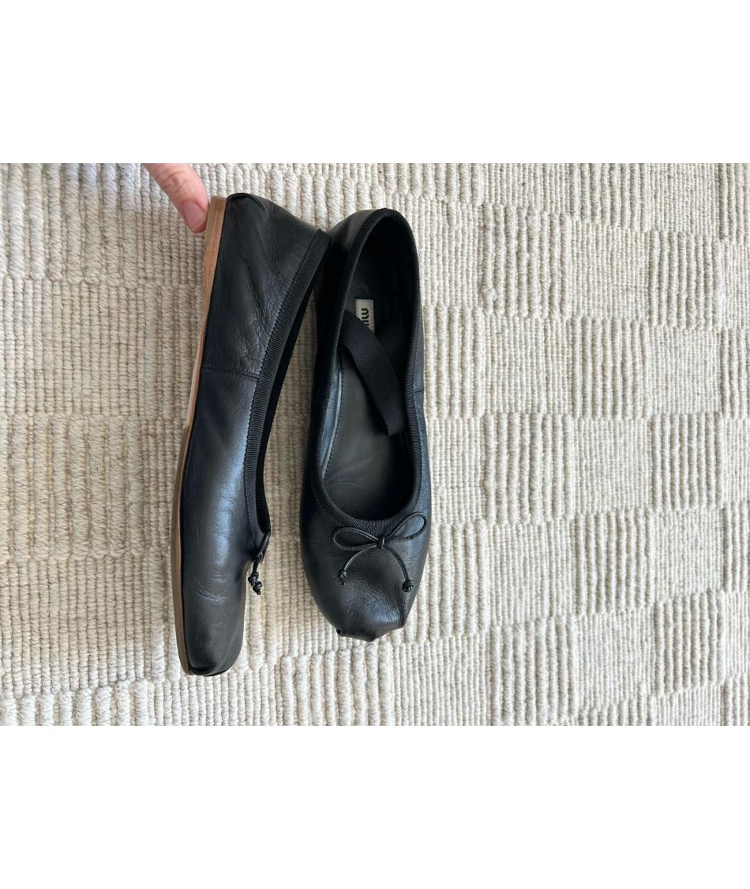 MIU MIU Антрацитовые кожаные балетки, фото 6