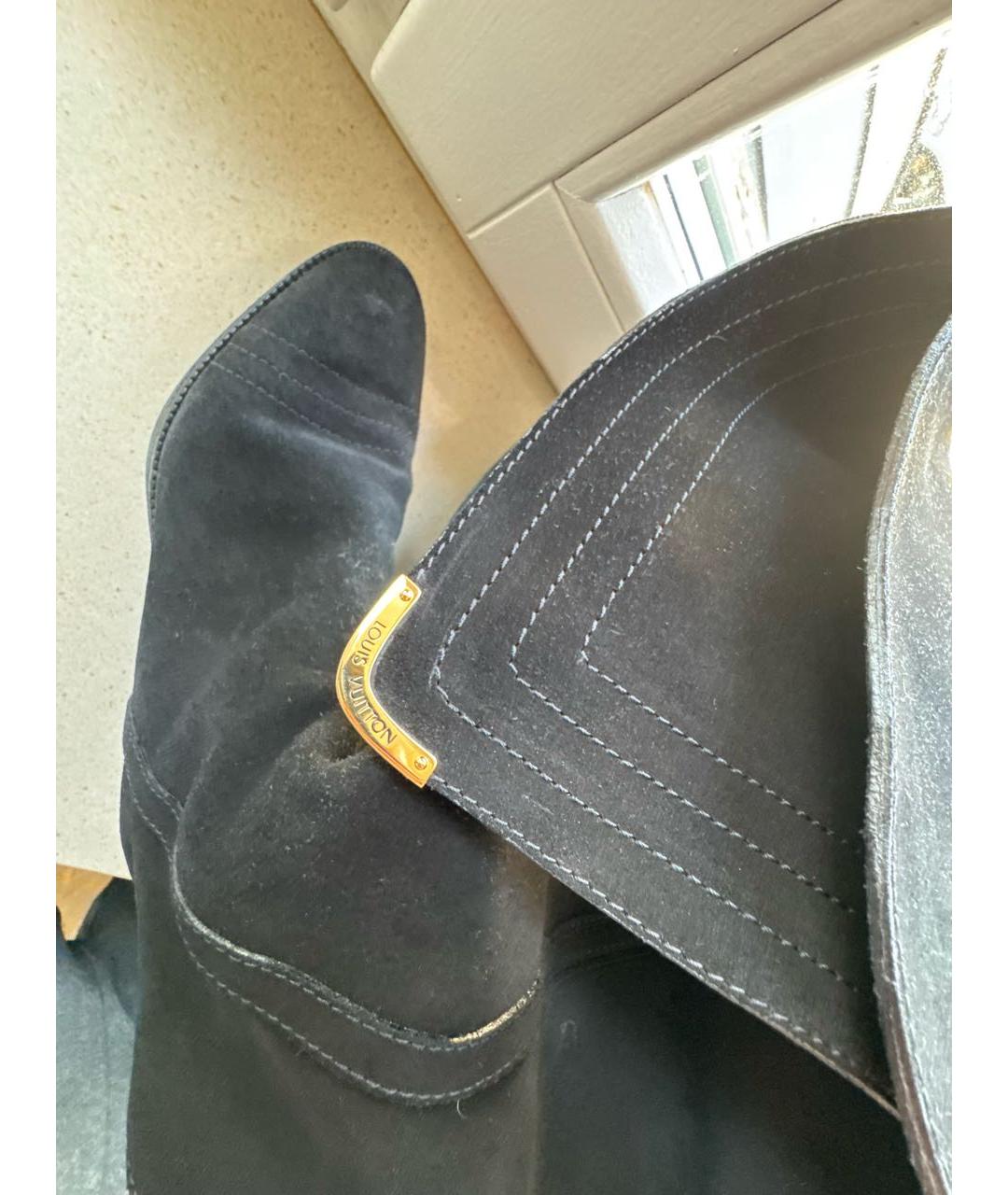 LOUIS VUITTON Черные замшевые ботфорты, фото 6