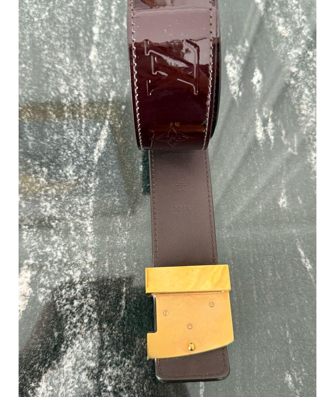 LOUIS VUITTON Бордовый ремень из лакированной кожи, фото 2