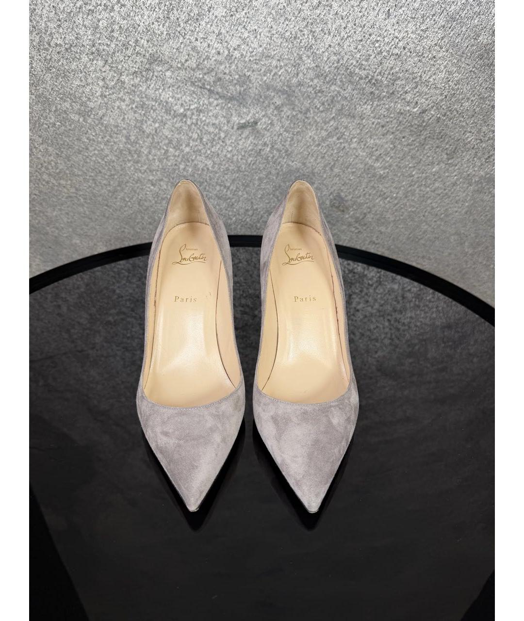 CHRISTIAN LOUBOUTIN Серые замшевые туфли, фото 2