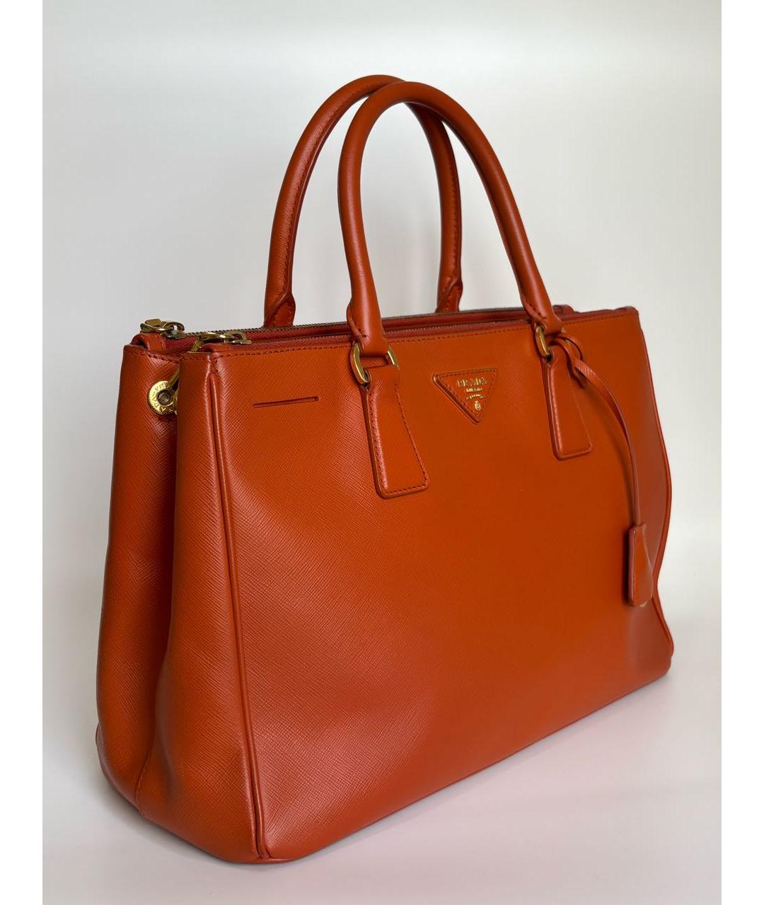 PRADA Оранжевая кожаная сумка с короткими ручками, фото 2