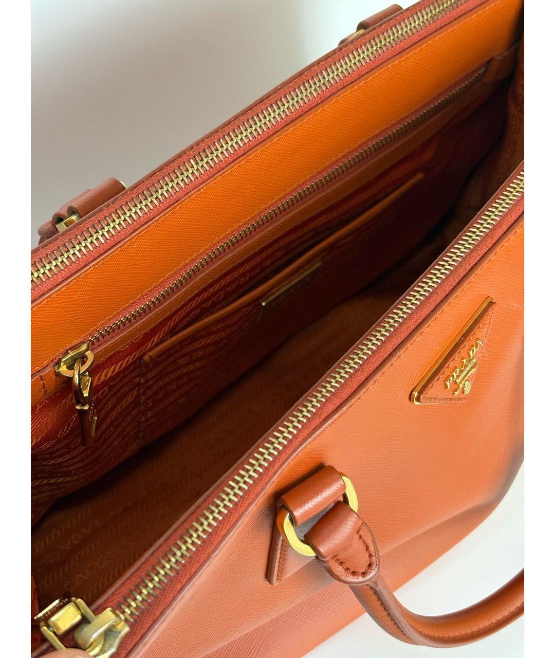 PRADA Оранжевая кожаная сумка с короткими ручками, фото 8