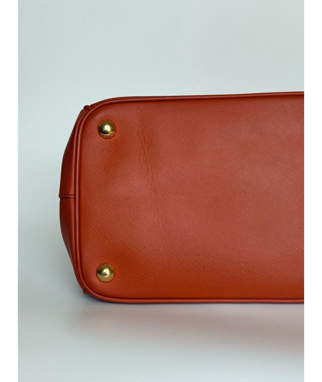 PRADA Оранжевая кожаная сумка с короткими ручками, фото 6