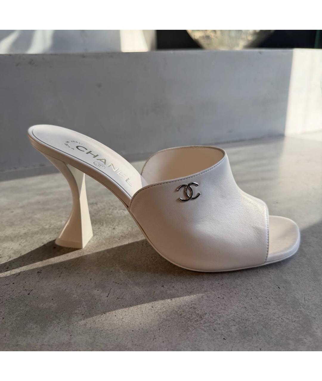 CHANEL Белые кожаные сабо, фото 2