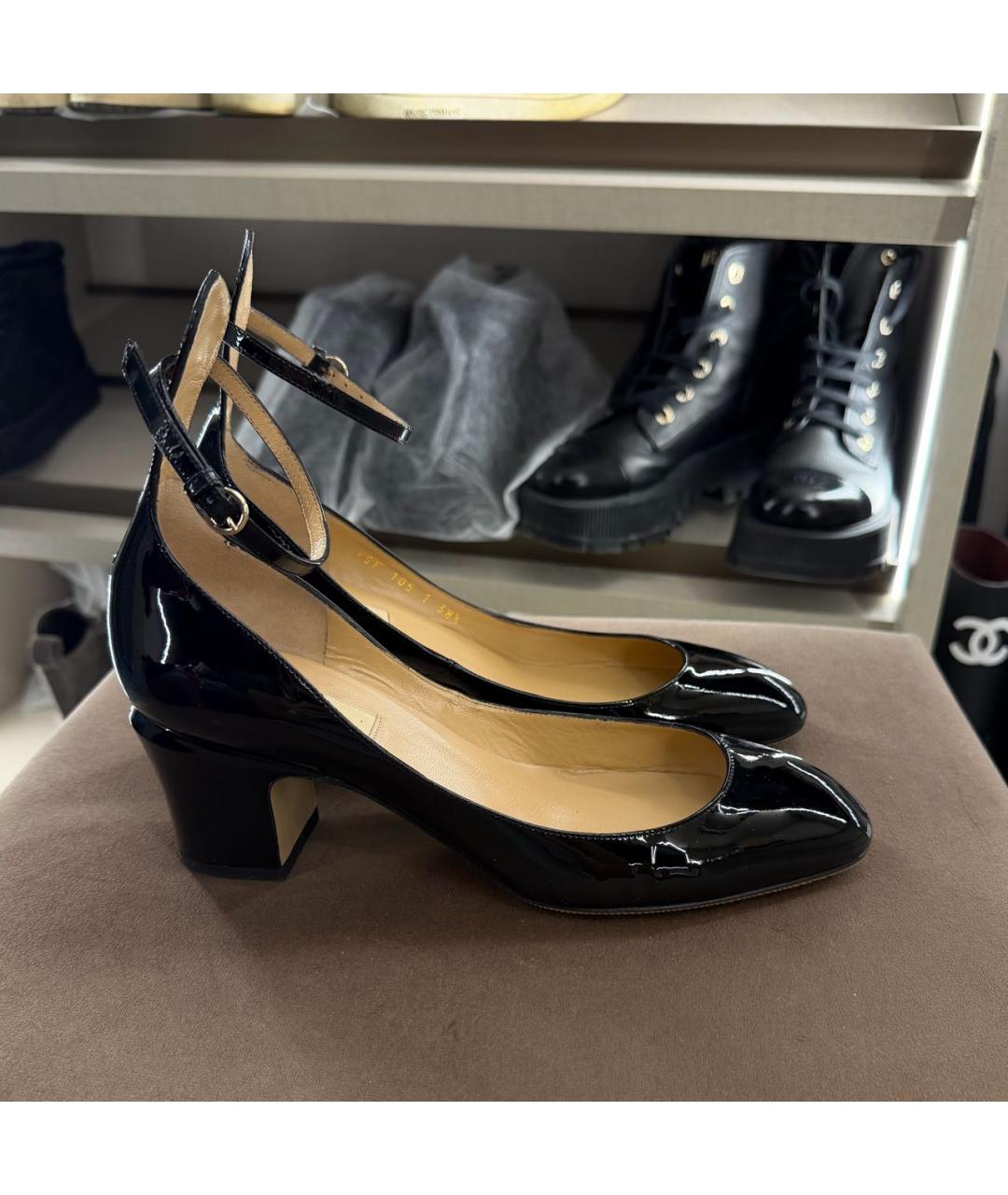 VALENTINO Черные лодочки на низком каблуке из лакированной кожи, фото 5