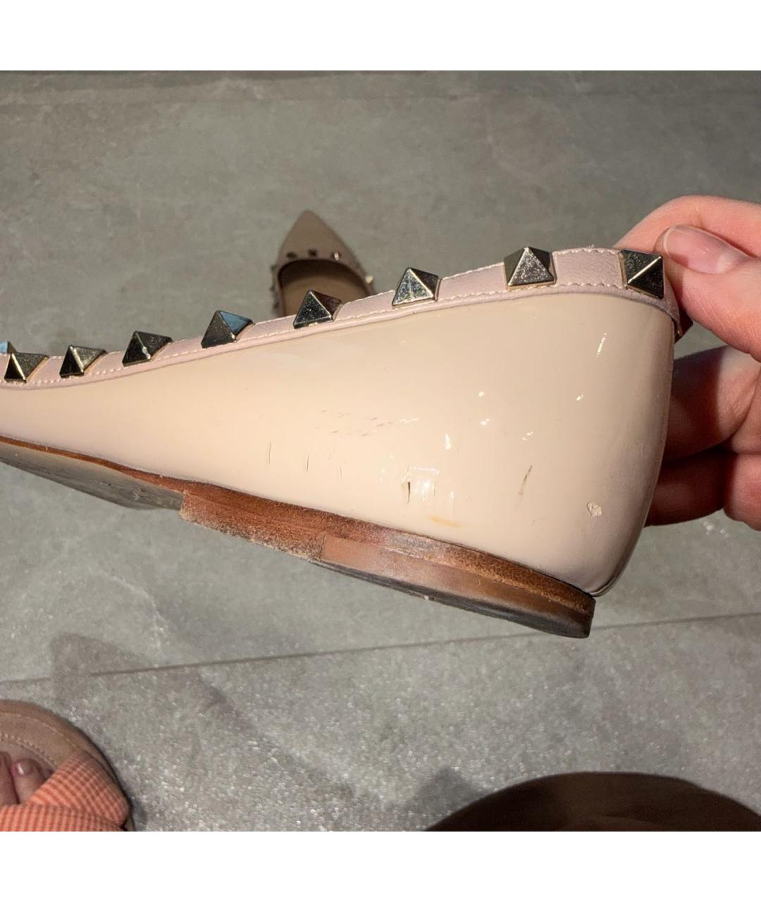 VALENTINO Бежевые балетки из лакированной кожи, фото 5