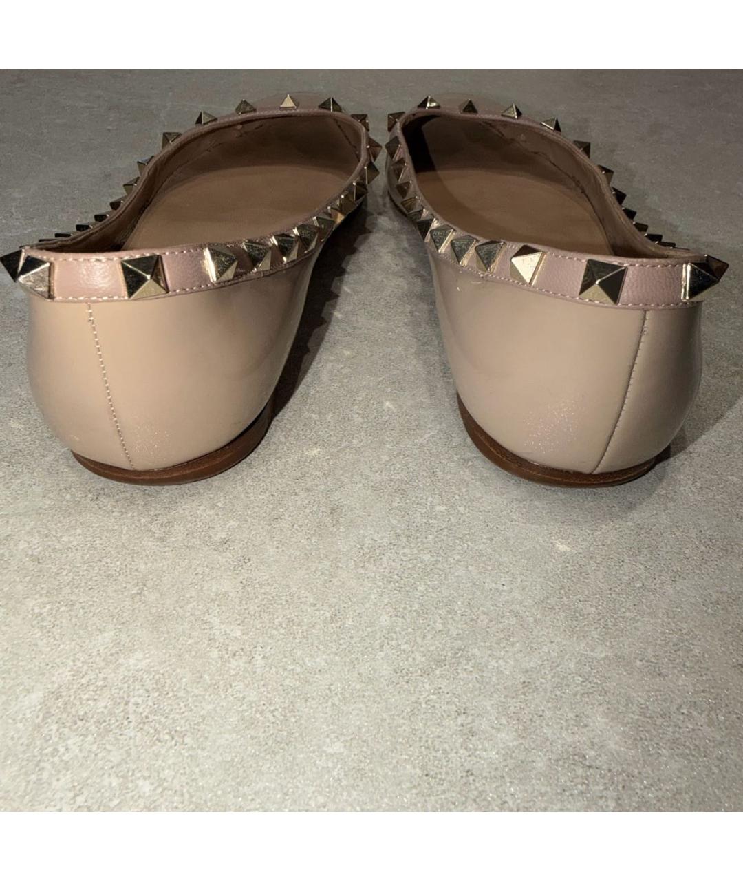 VALENTINO Бежевые балетки из лакированной кожи, фото 4