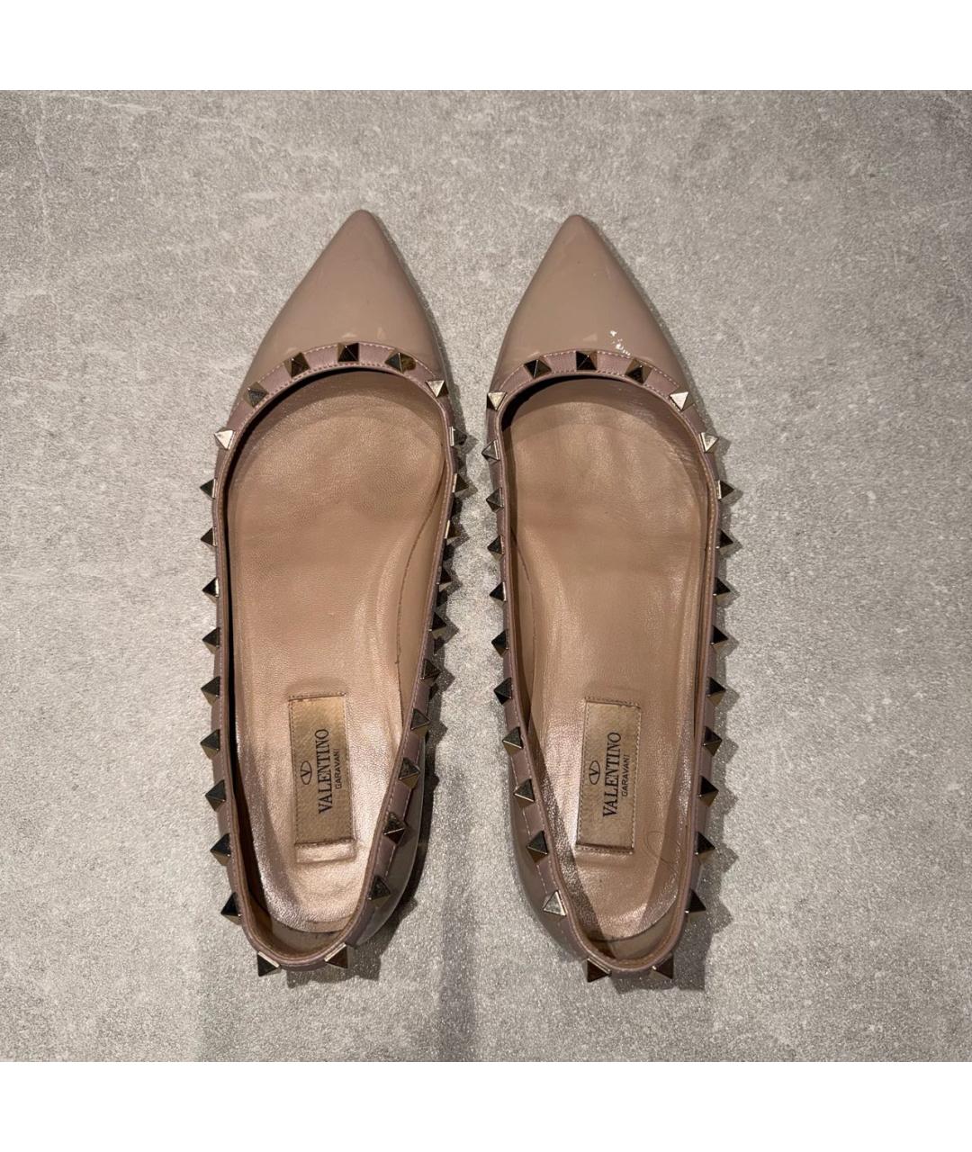 VALENTINO Бежевые балетки из лакированной кожи, фото 3