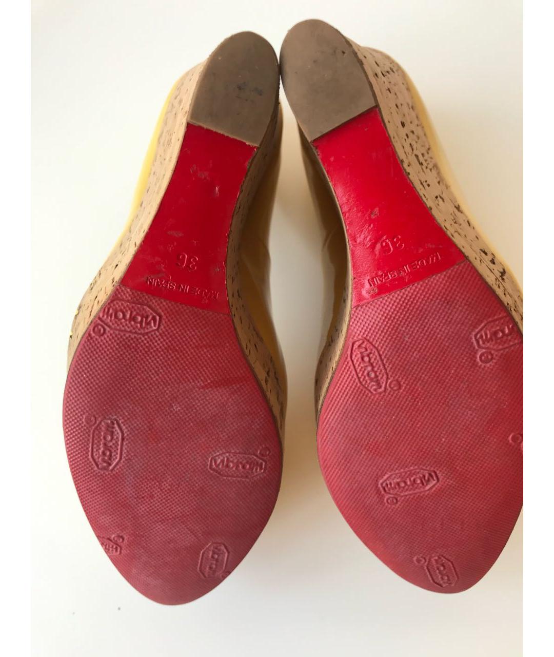 CHRISTIAN LOUBOUTIN Желтые туфли из лакированной кожи, фото 7