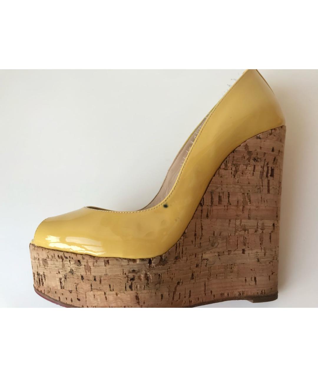 CHRISTIAN LOUBOUTIN Желтые туфли из лакированной кожи, фото 5