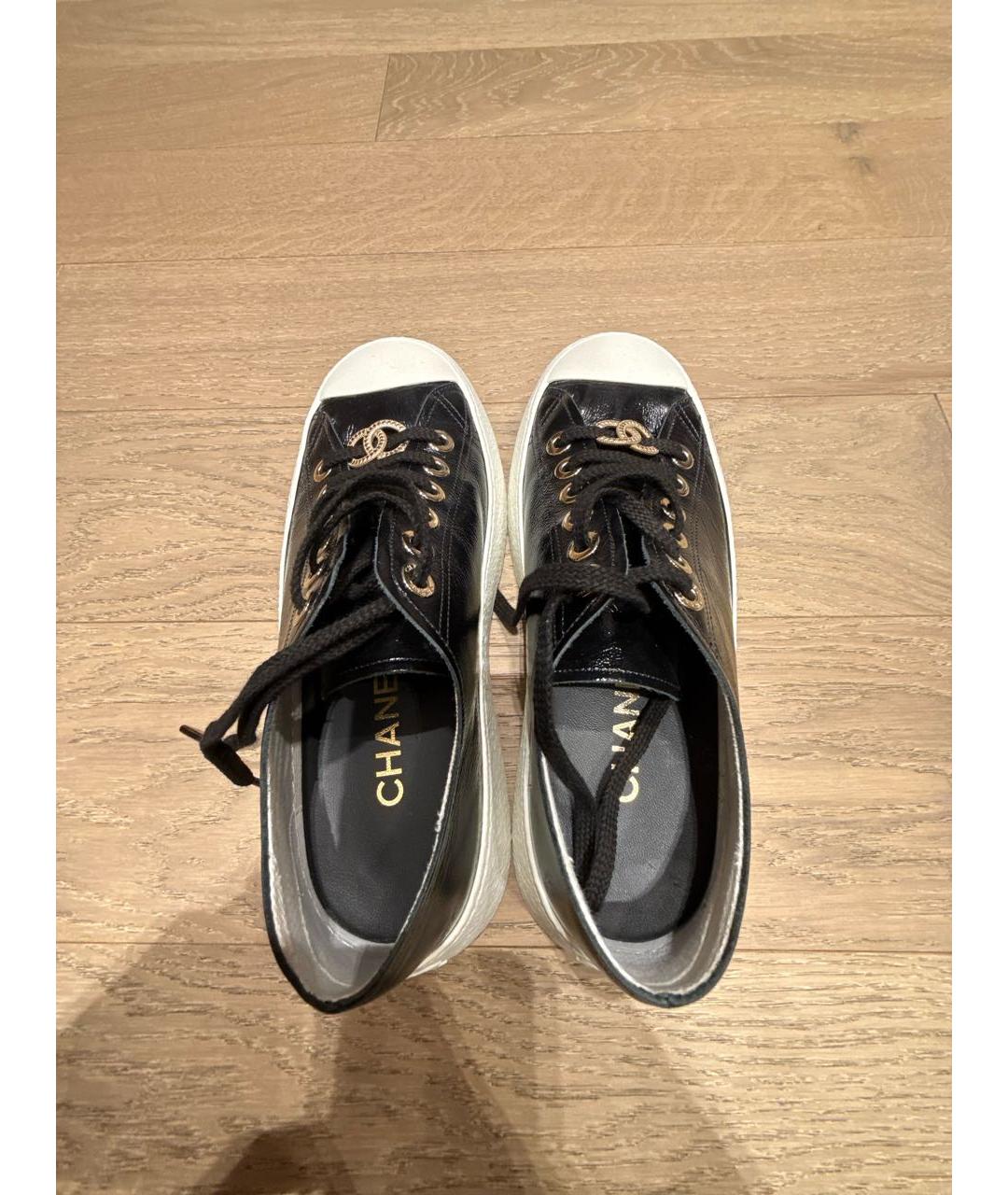 CHANEL Черные кеды из лакированной кожи, фото 4