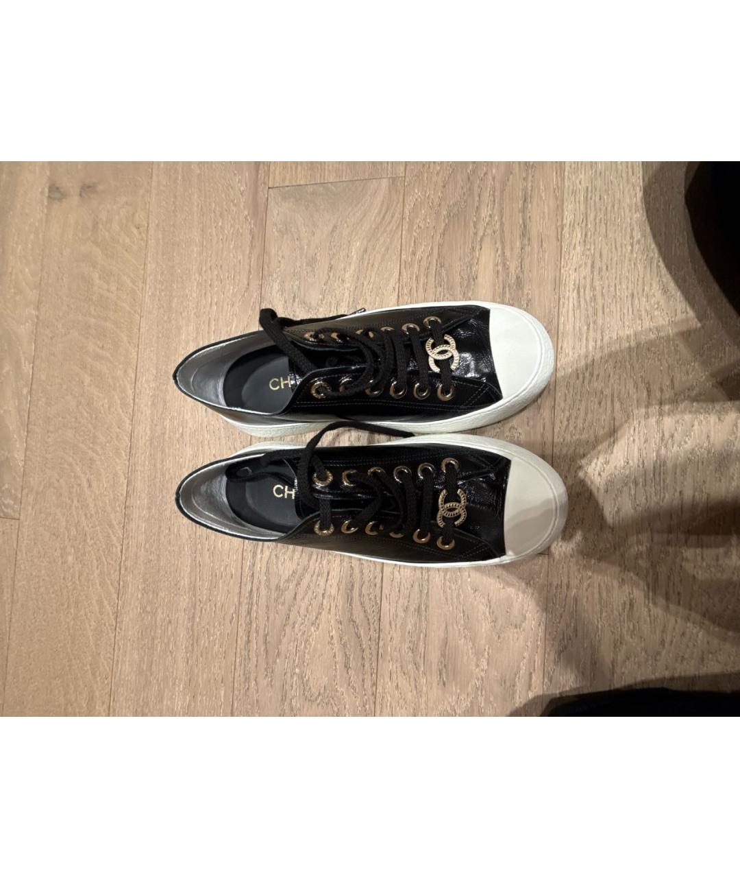 CHANEL Черные кеды из лакированной кожи, фото 3