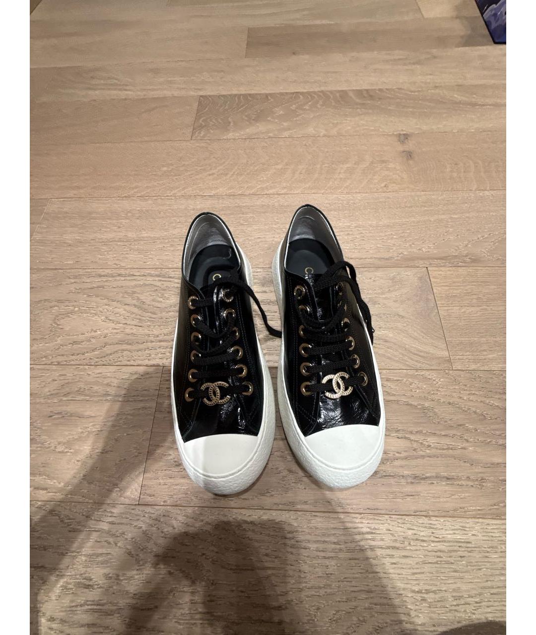 CHANEL Черные кеды из лакированной кожи, фото 6