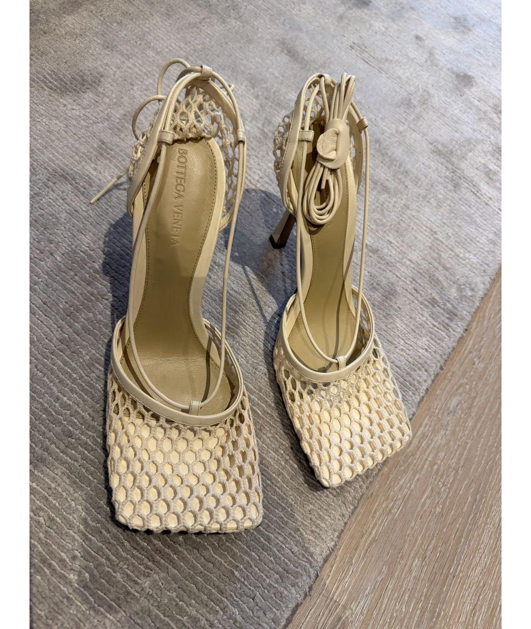 BOTTEGA VENETA Бежевые кожаные туфли, фото 2