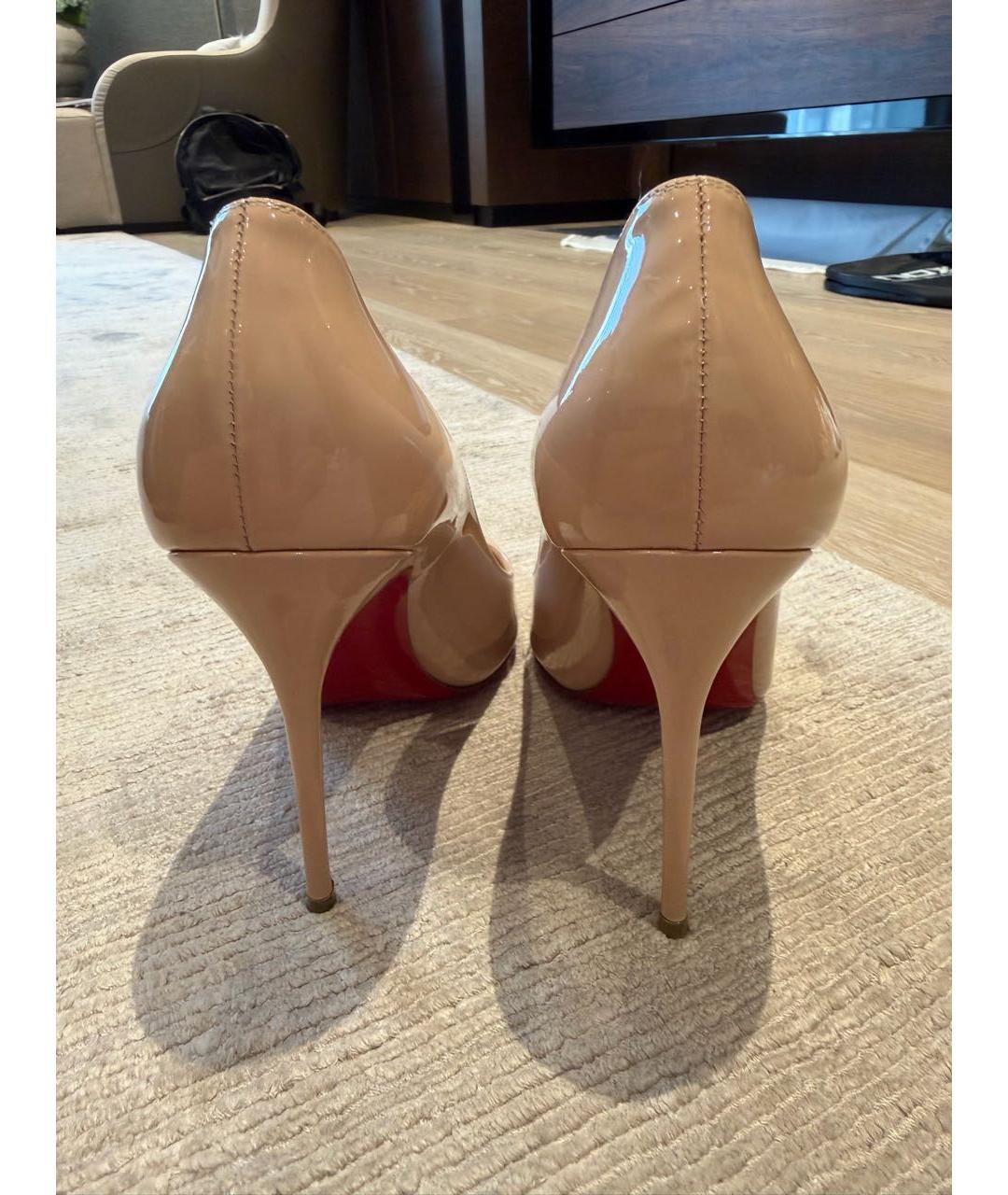 CHRISTIAN LOUBOUTIN Бежевые туфли из лакированной кожи, фото 3